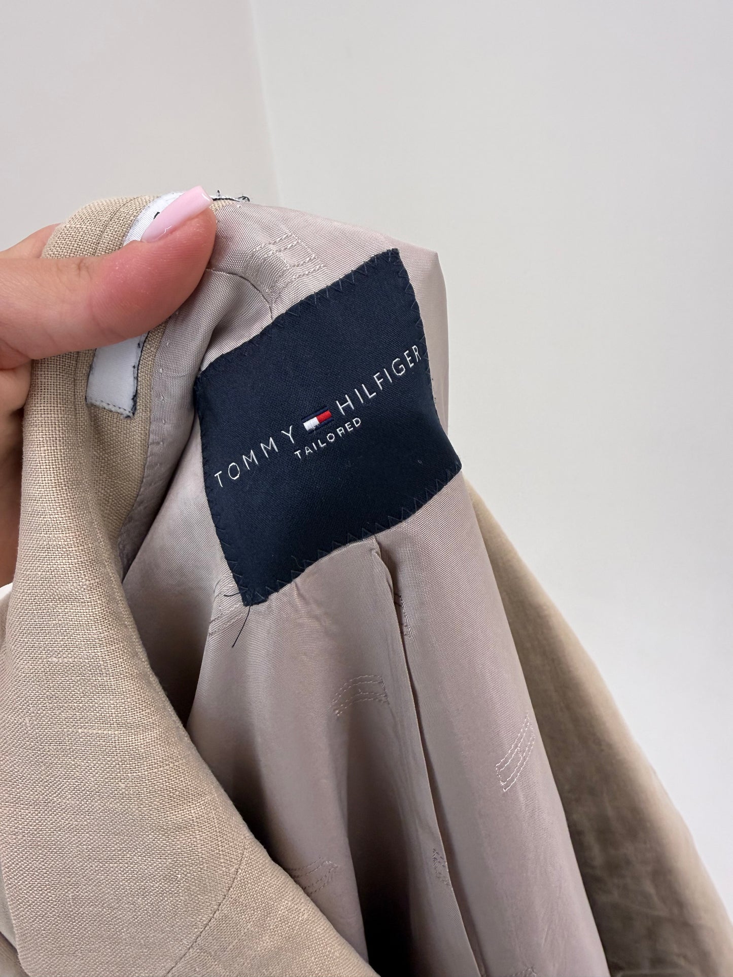 Sacou camel Tommy Hilfiger petite din in în croi clasic atemporal