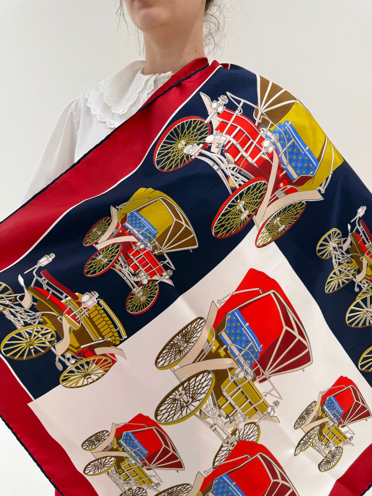 Eșarfă XL din mătase naturală cu print în stil Hermes ecvestru