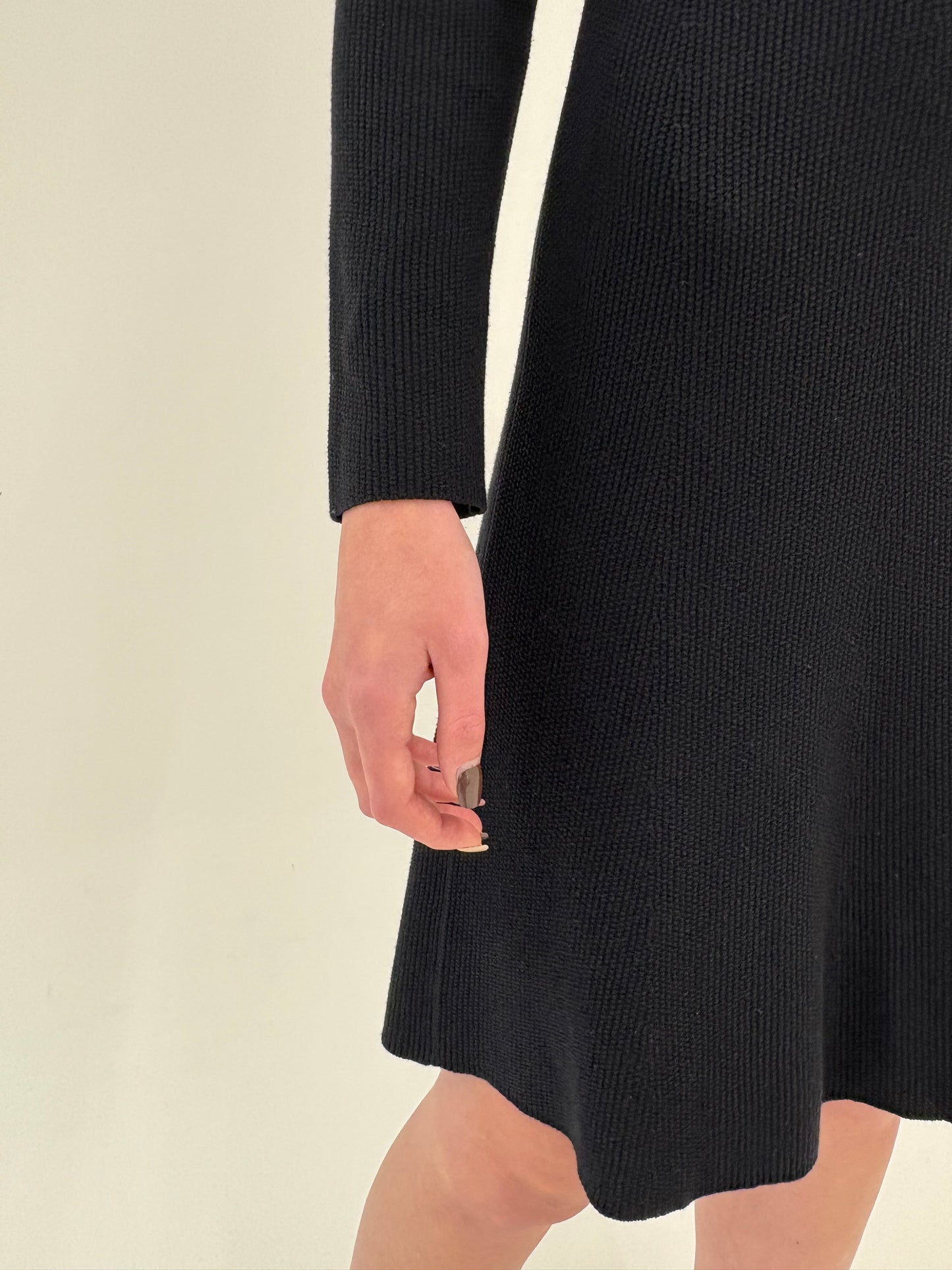 LBD Hugo Boss din tricot gros texturat in croi cambrat midi