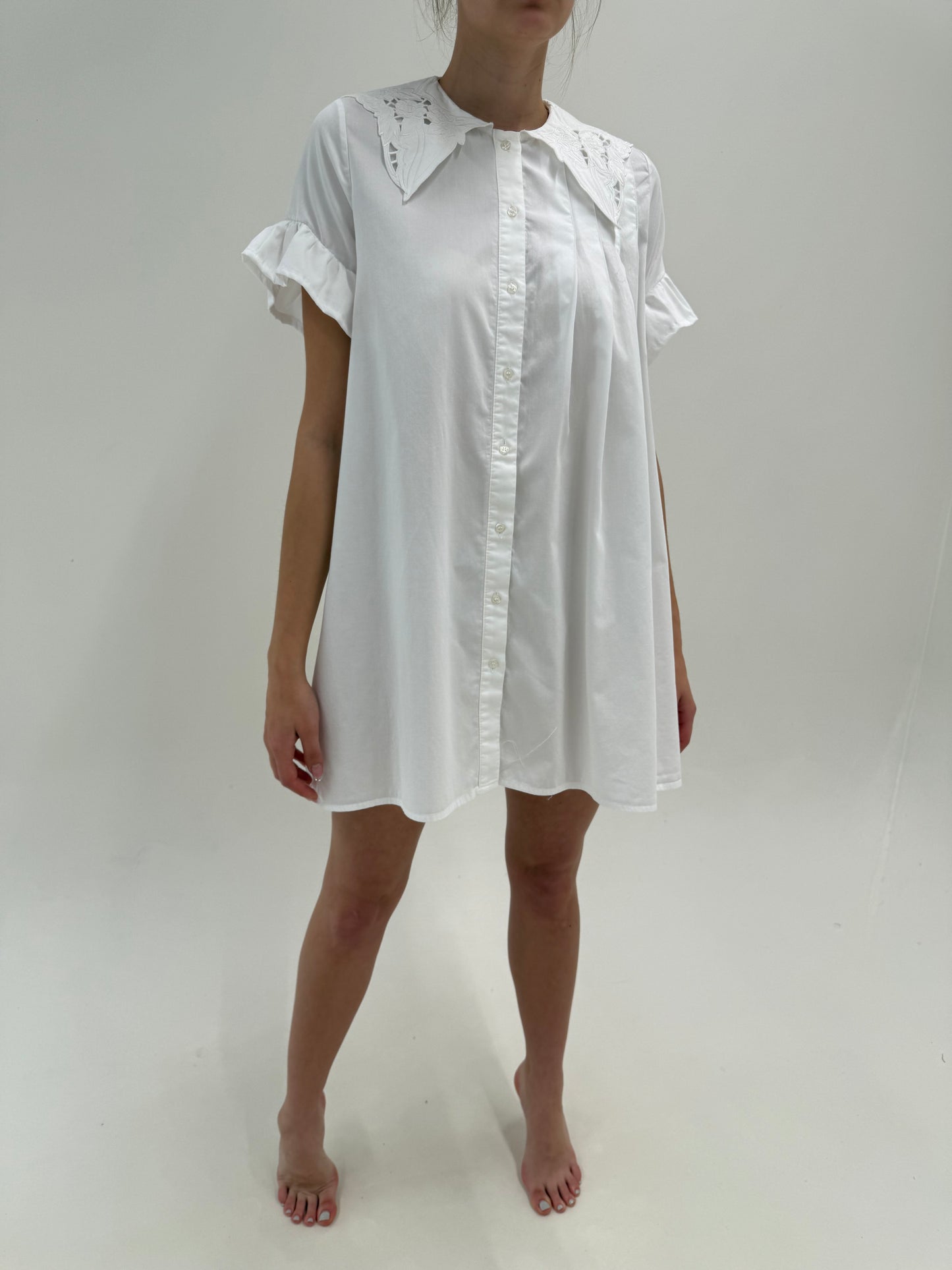 Rochie mini din poplin excepțional de bumbac cu guler brodat în croi vaporos