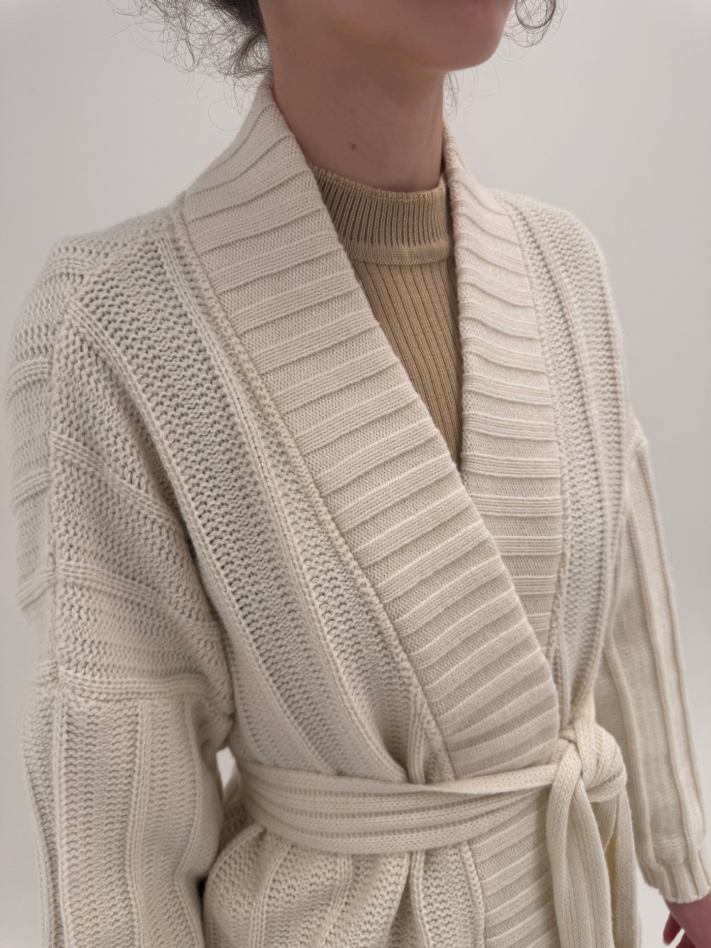 Cardigan lung off white Laura Biagiotti din lana extrafina cu cordon