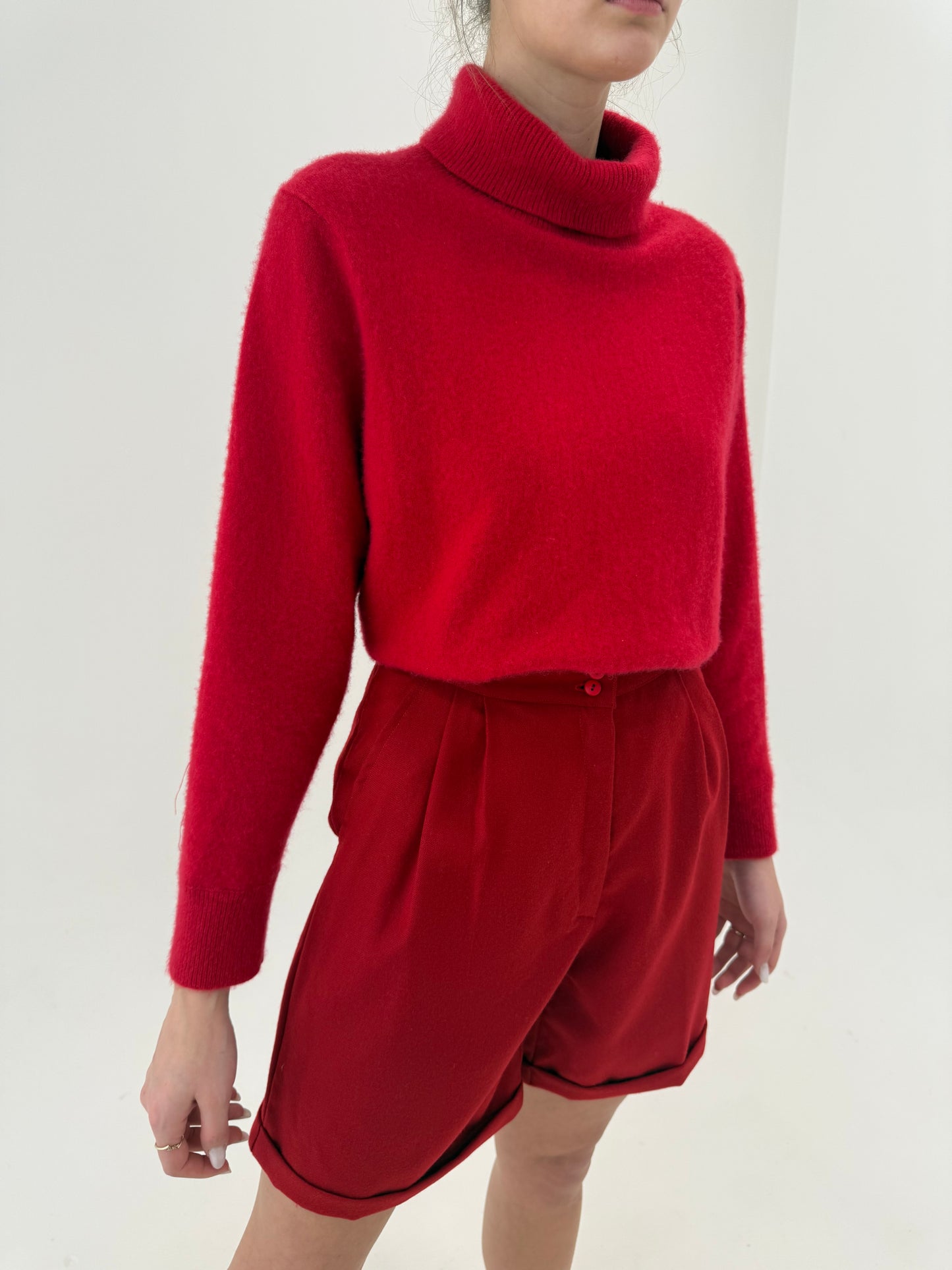 Pantaloni cherry red cu talie ultra înaltă și pense