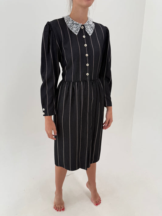 Rochie vintage cu talie marcată și dungi fine verticale din țesătură plină naturală