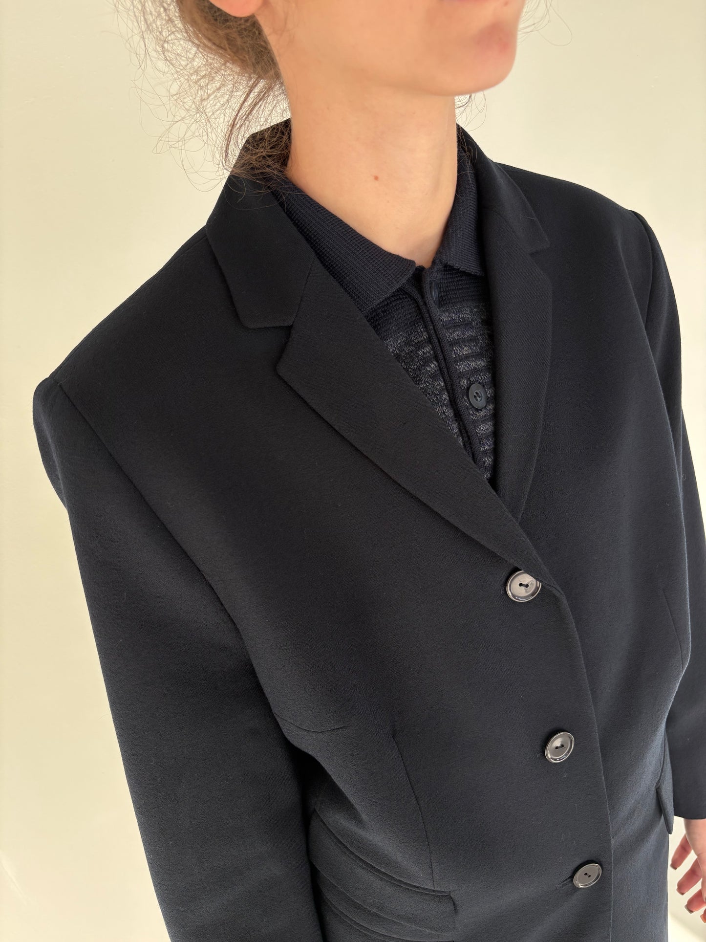 Pardesiu Navy ușor cambrat în croi lung din lana extrafina