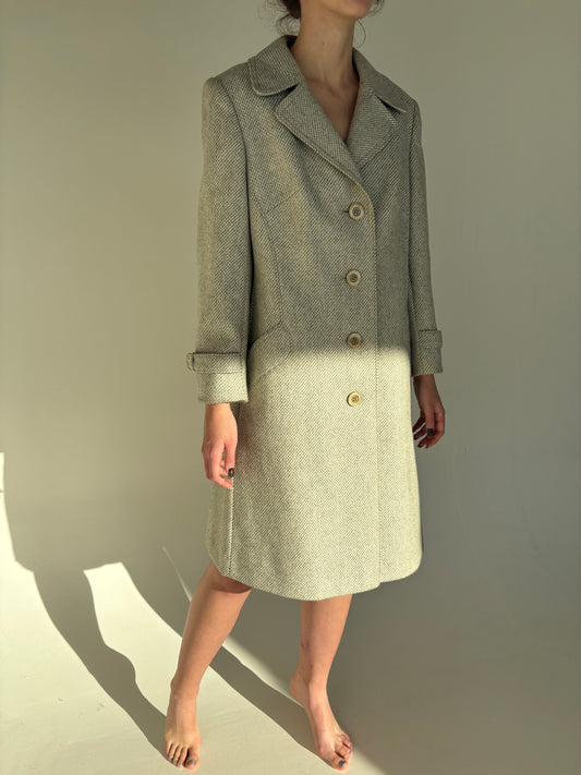 Palton old vintage anii 70 din twill gros de lana în nuanțe de nude