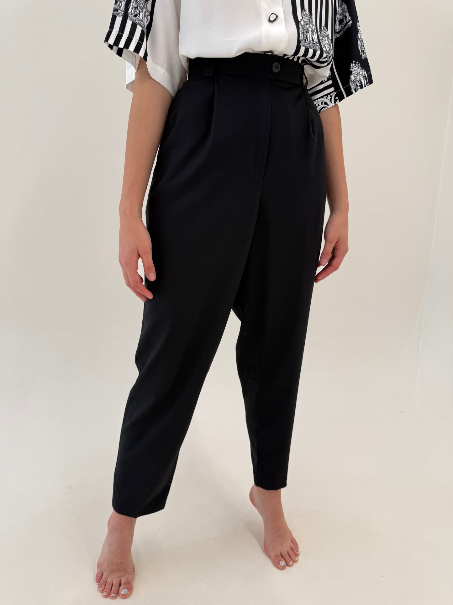 Pantaloni negri de vară tall cu talie ultra înaltă și pense