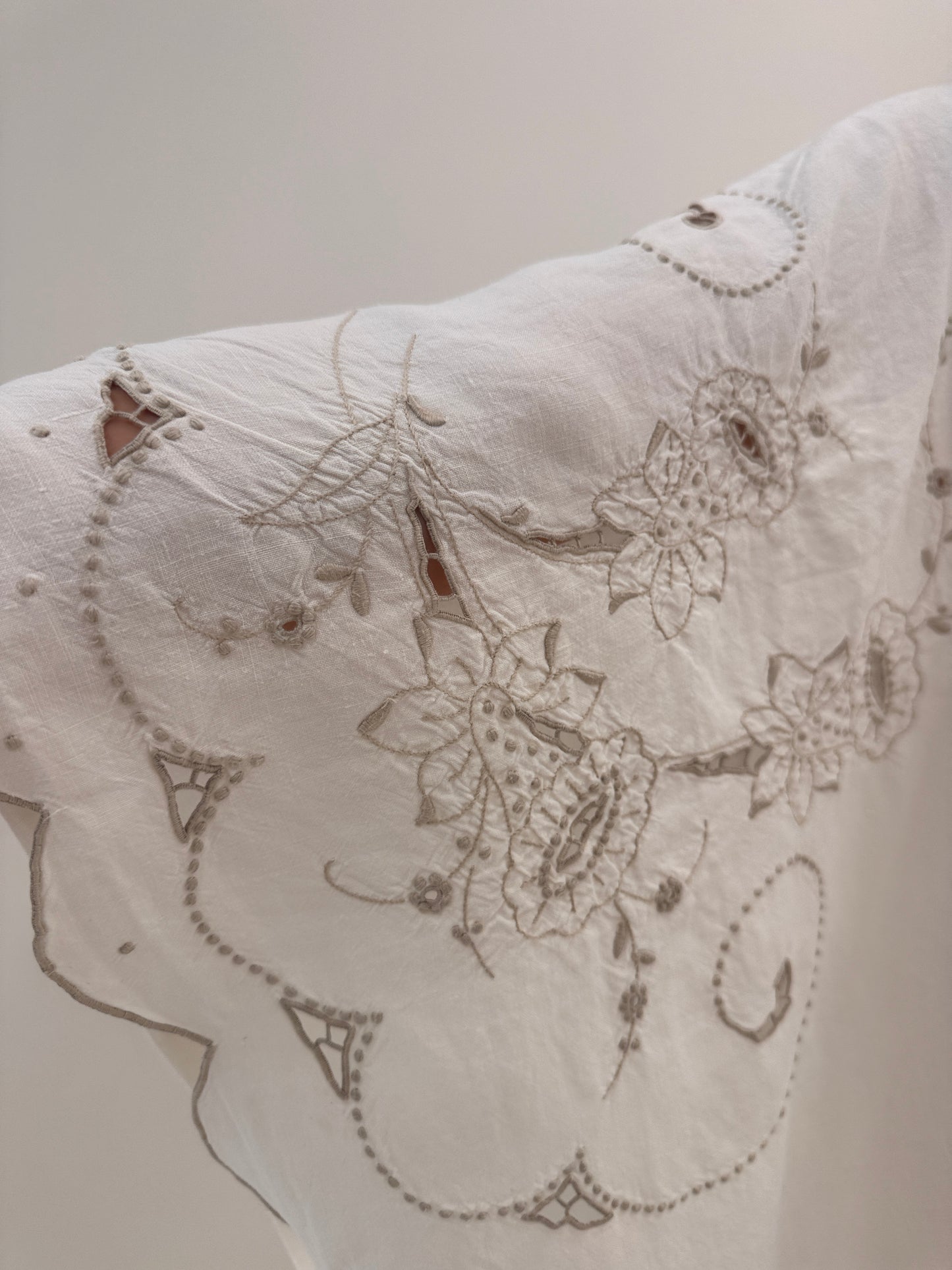 Kaftan bijuterie din in excepțional cu broderie manuală