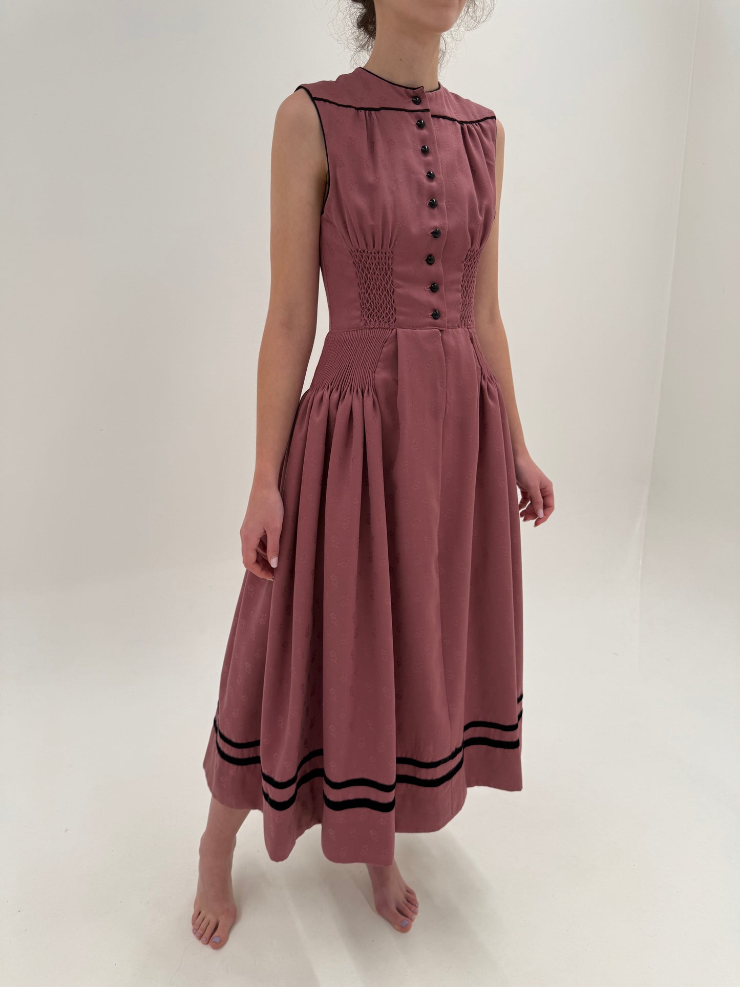 Rochie vintage maxi roz pudrat din lana extrafina cu lucrătură manuală