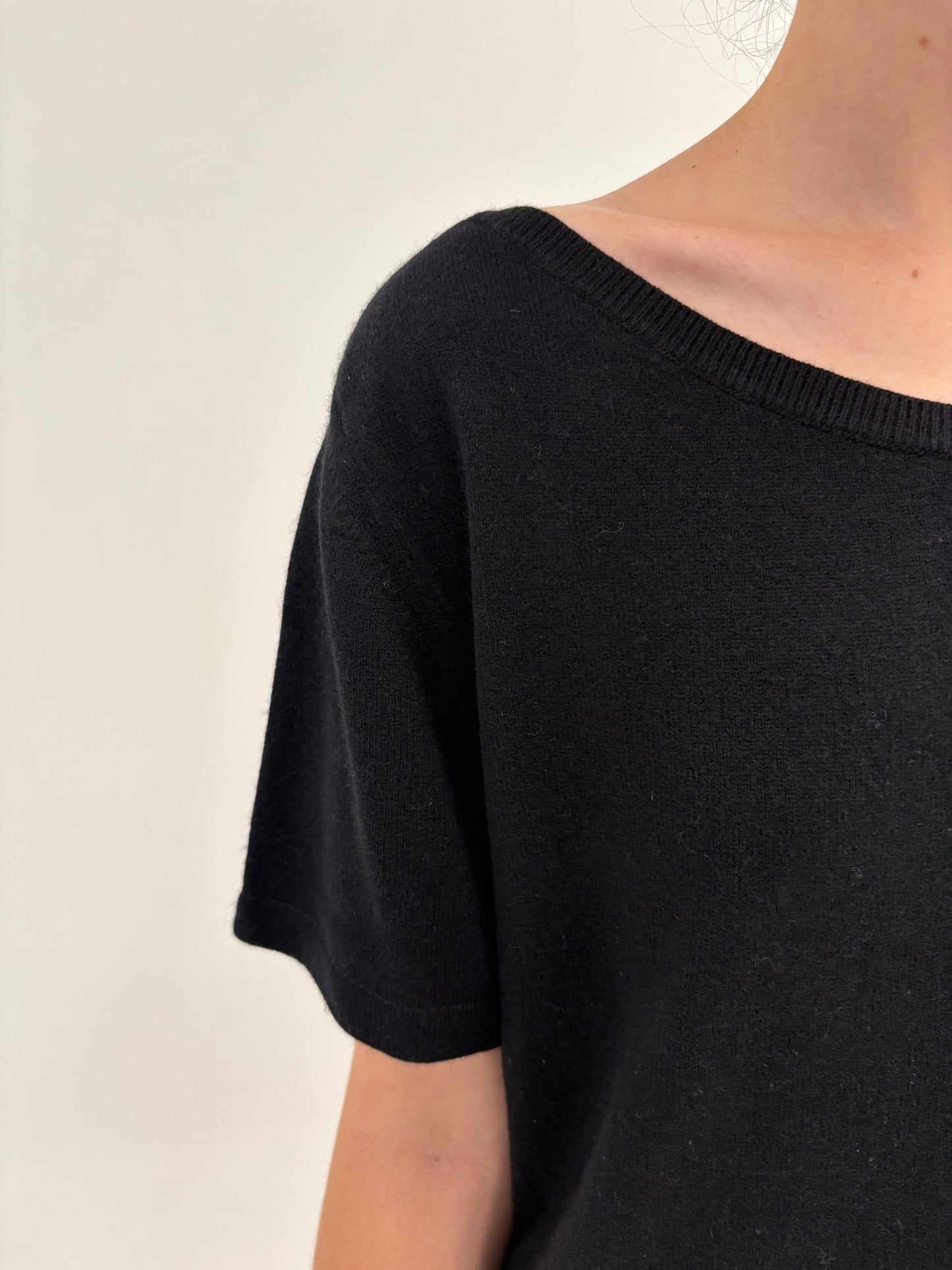 Top negru din cașmir și mătase naturală