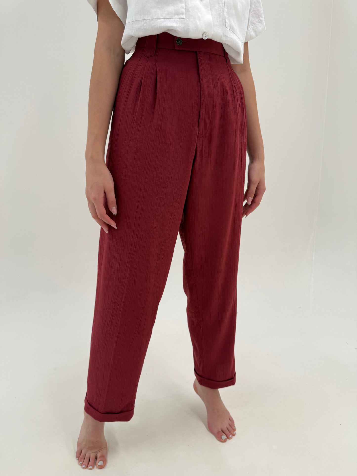 Pantaloni tall cu pense în nuanța superbă din pânză cu talie ultra înaltă