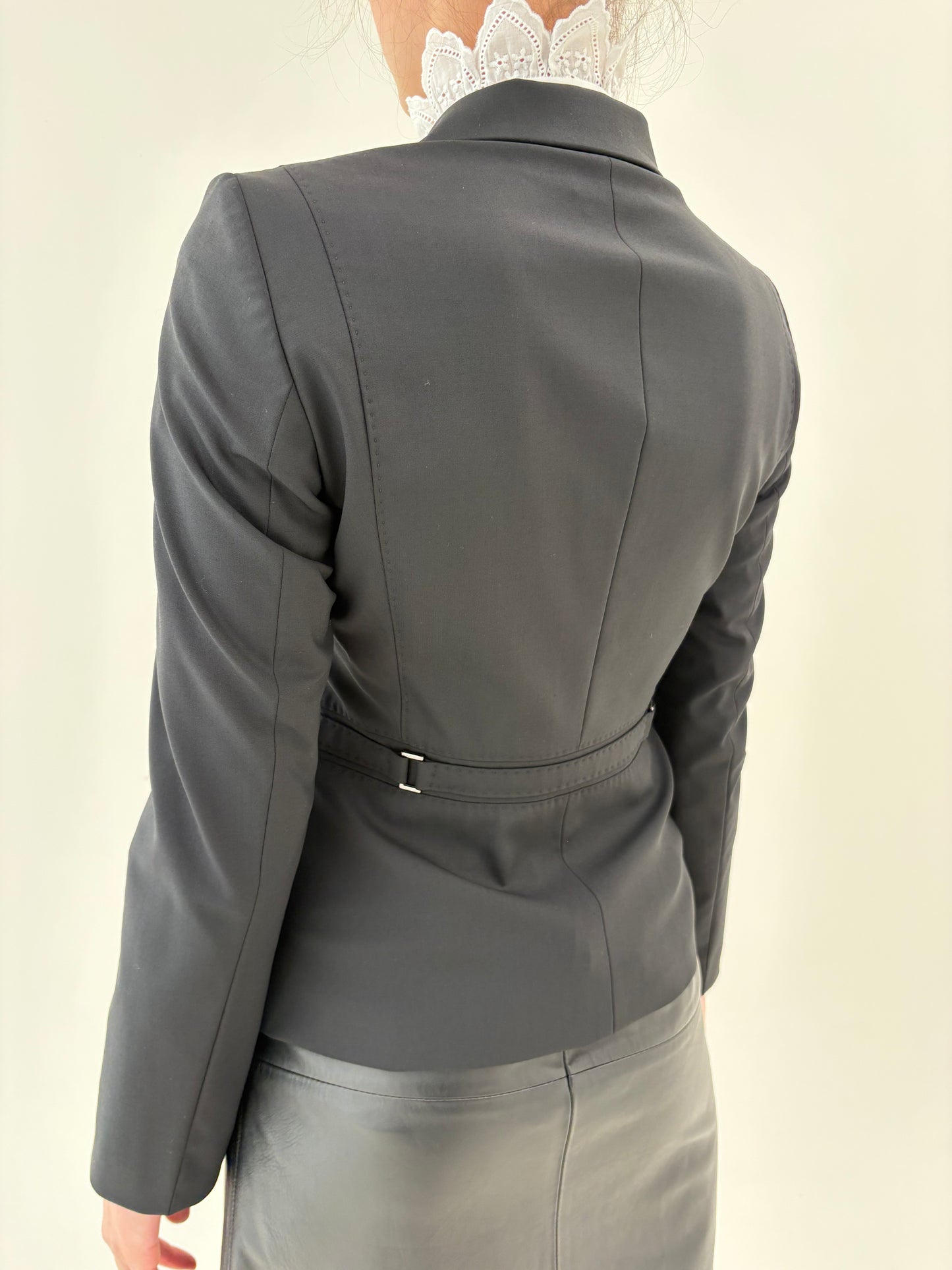 Sacou Hugo Boss negru cambrat din stofita lightweight ultra confort