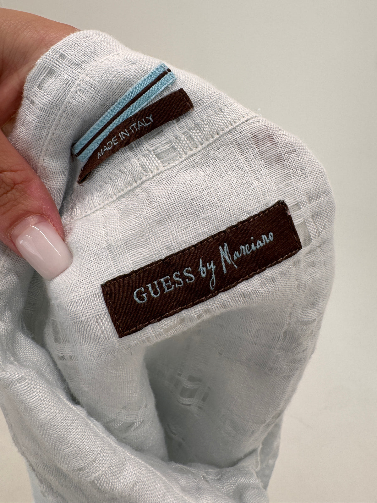 Cămașa dusty baby blue premium Guess by Marciano din in spectaculos
