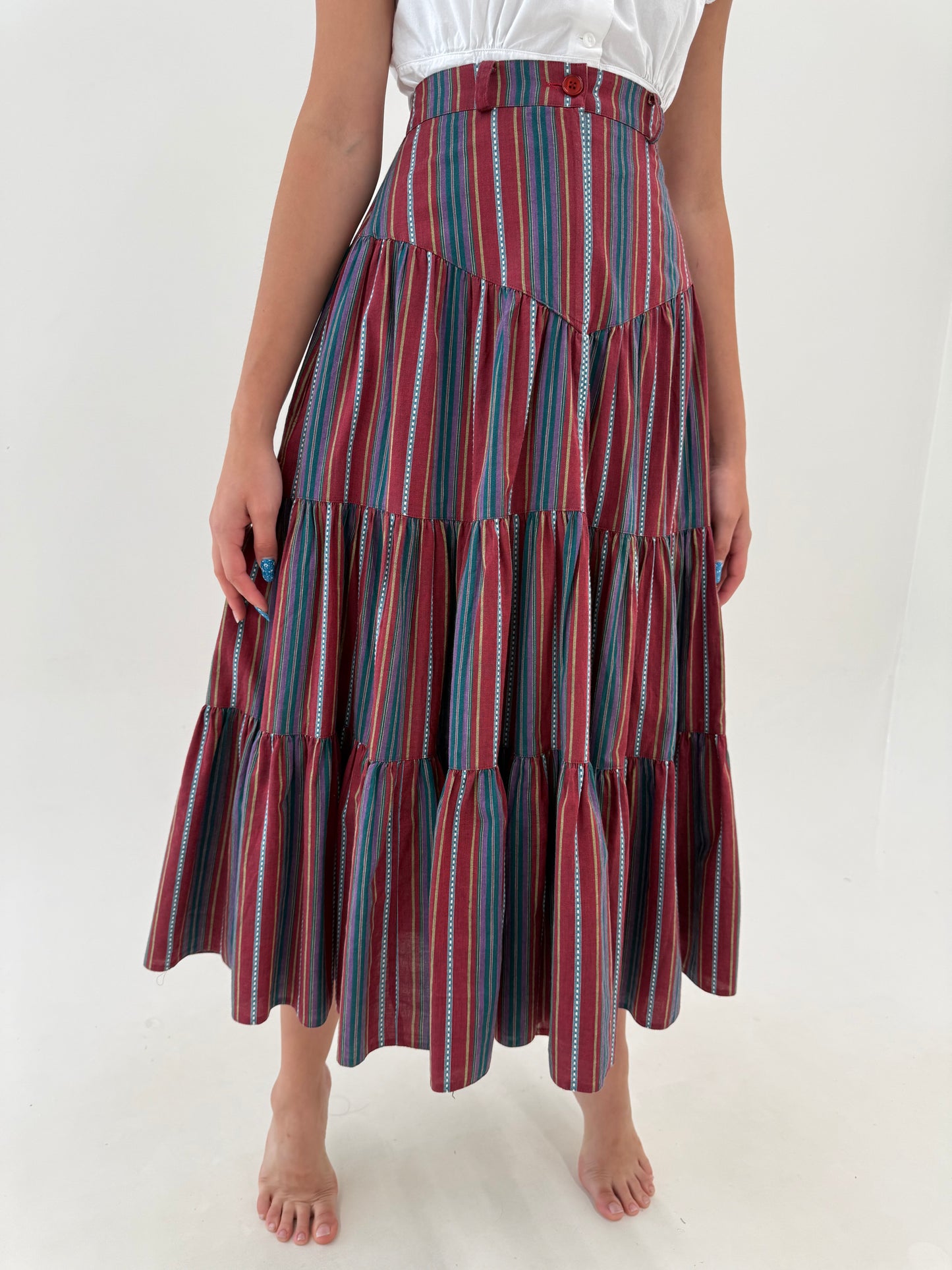 Fustă vintage maxi burgundy cu jeans blue cu talie ultra marcată din canvas