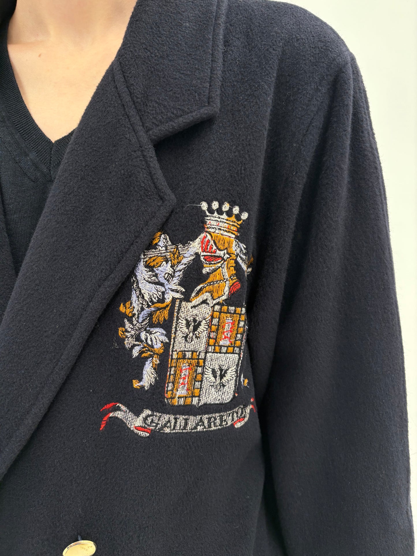 Sacou vinatge Navy blue din stofa plină de cașmir cu lana și emblema brodată