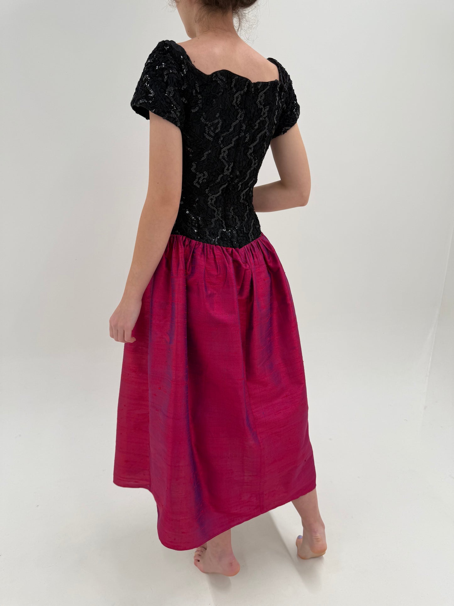 Rochie vintage cu corsaj din mătase naturală și aplicații în stil anii 50