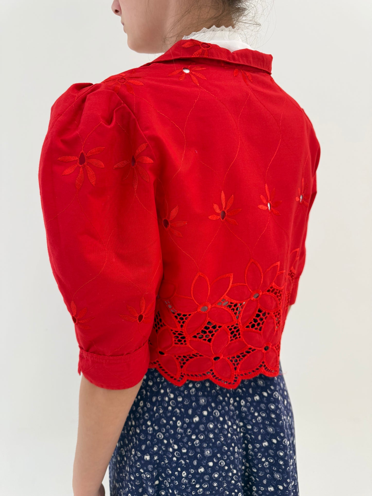 Sacou vintage cu broderie anglaise superba cherry red cu umeri bufanți