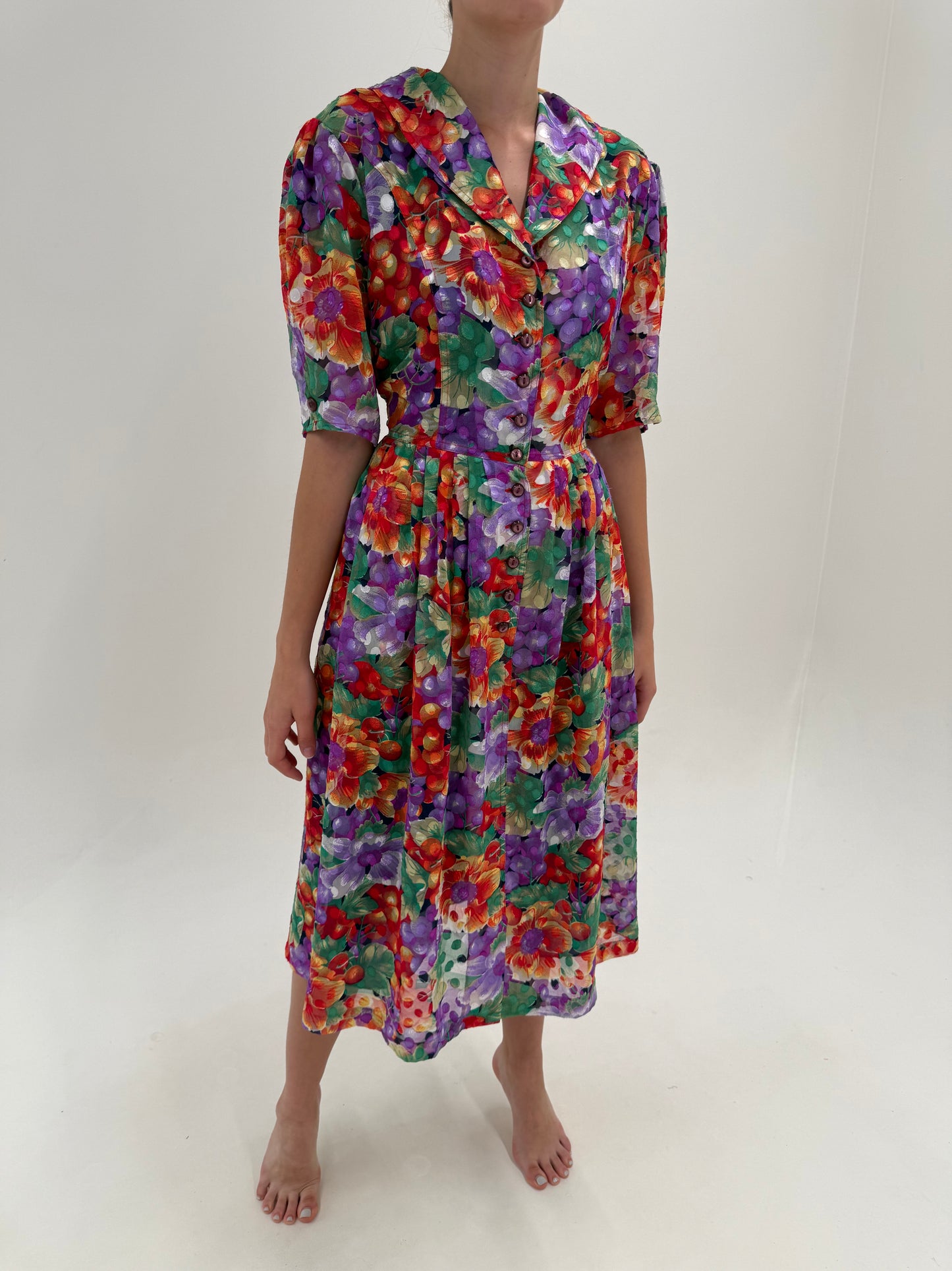 Rochie vintage maxi cu talie marcată ultra înaltă cu buline texturate și print floral