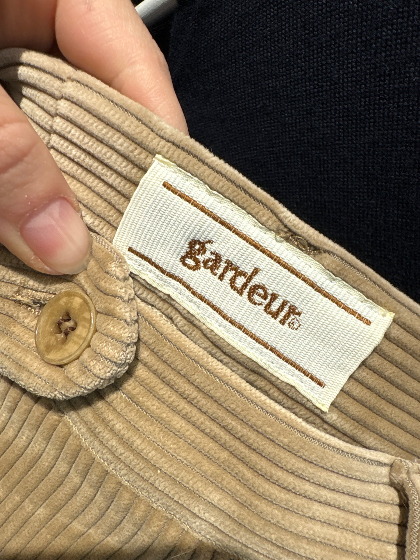 Pantaloni nude din corduroy premium cu talie ultra înaltă și pense