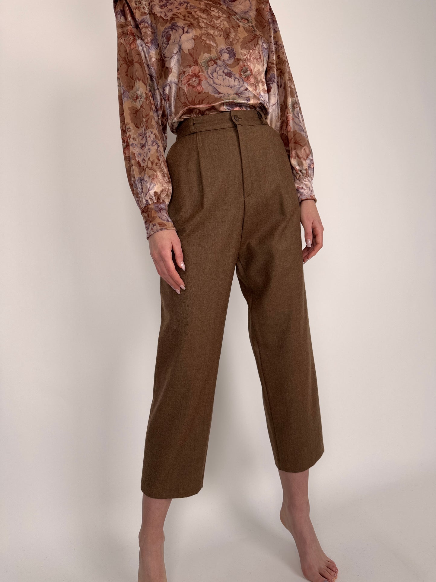 Pantaloni ash brown din stofă plină de lana extrafina cu talie ultra înaltă