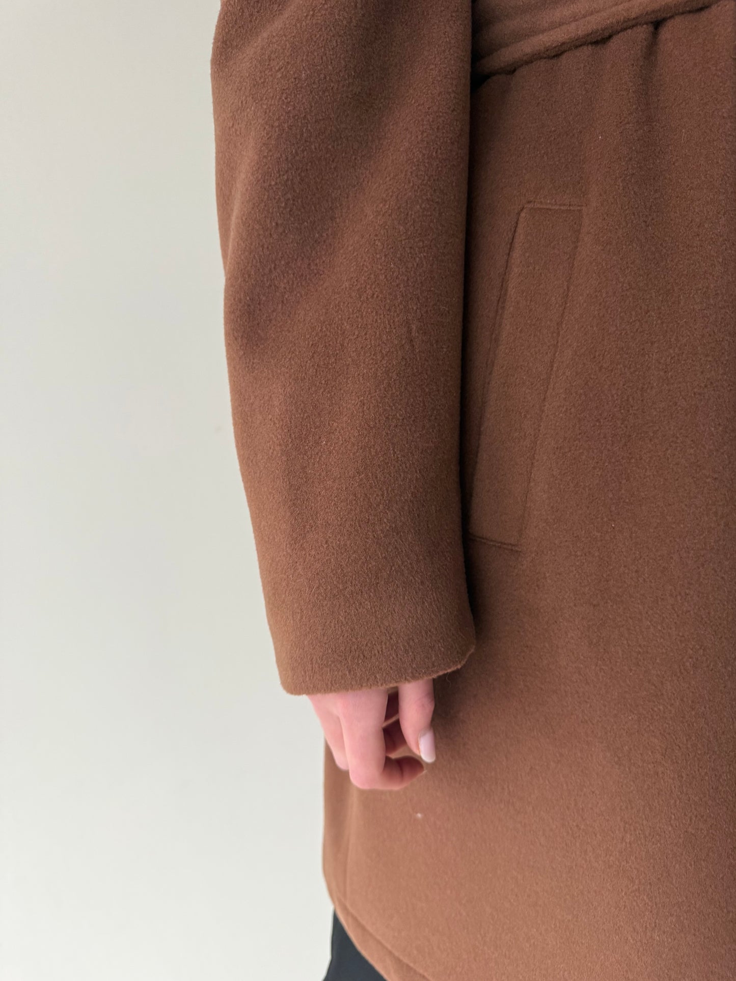 Palton caramel brown don stofă plină de lana cu cașmircu cordon