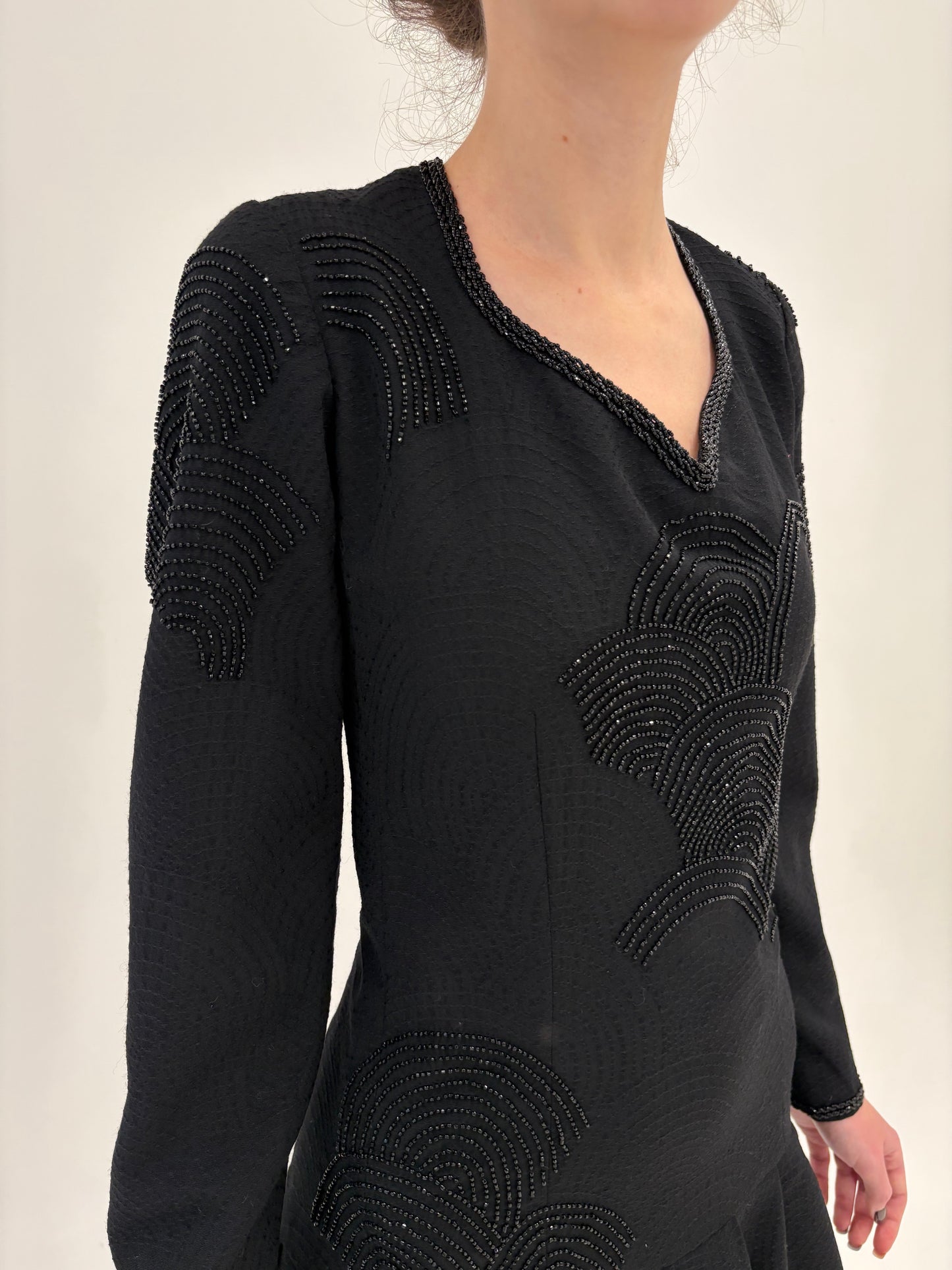 LBD vintage superba high end din lana extrafina cu aplicații