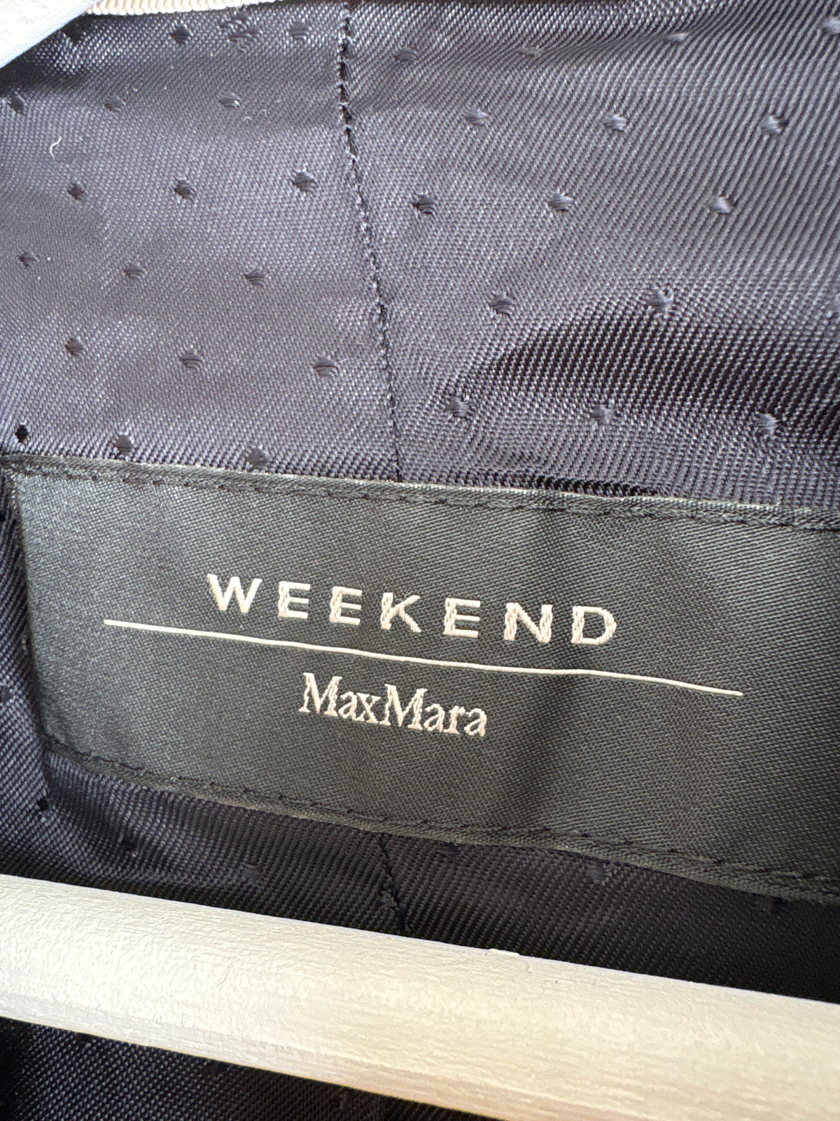Sacou Max Mara din catifea dark cherry red cu inserție de brocart sub guler