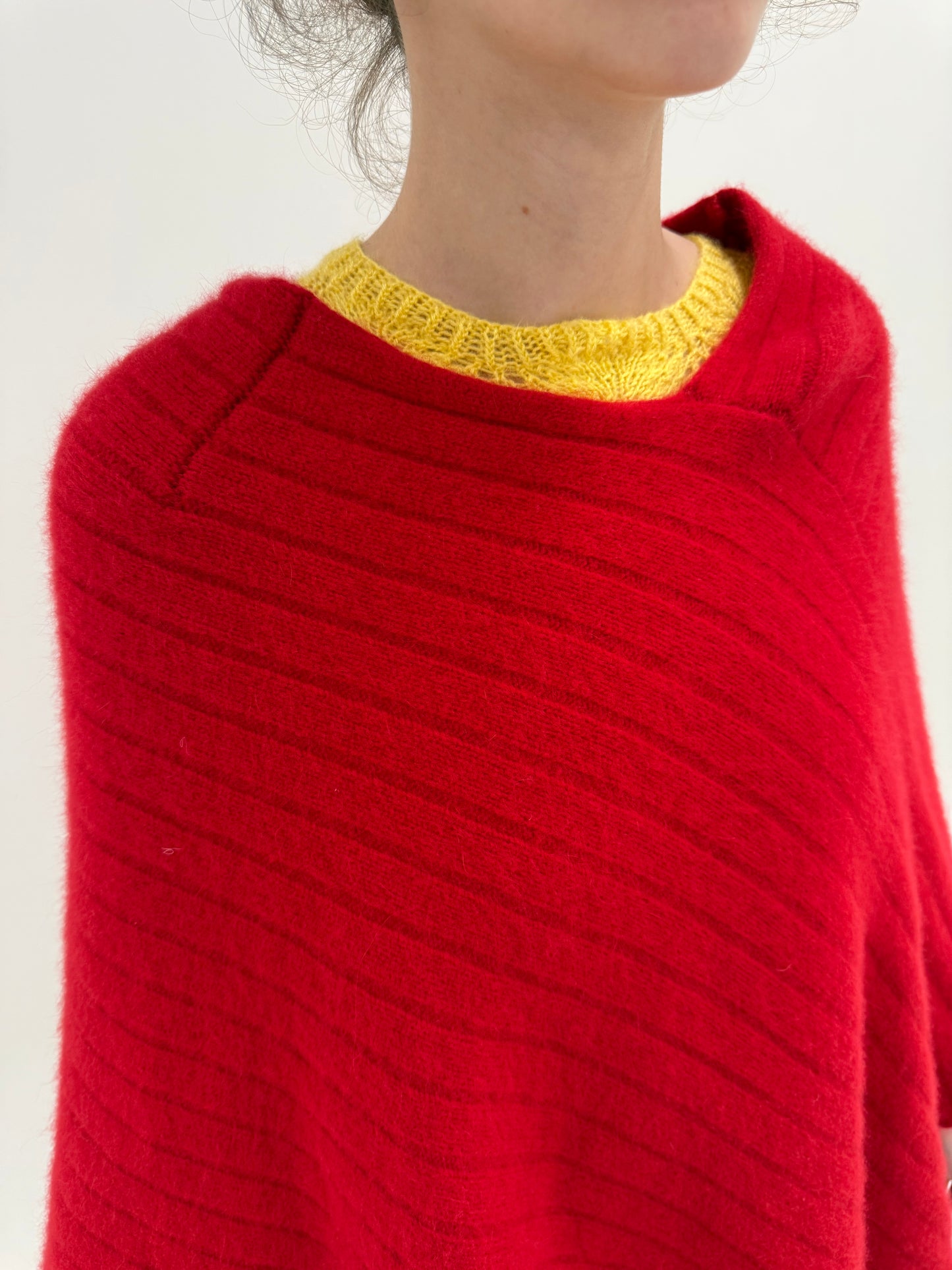 Capa cherry red din tricot plin extrafina de lana cu Angora