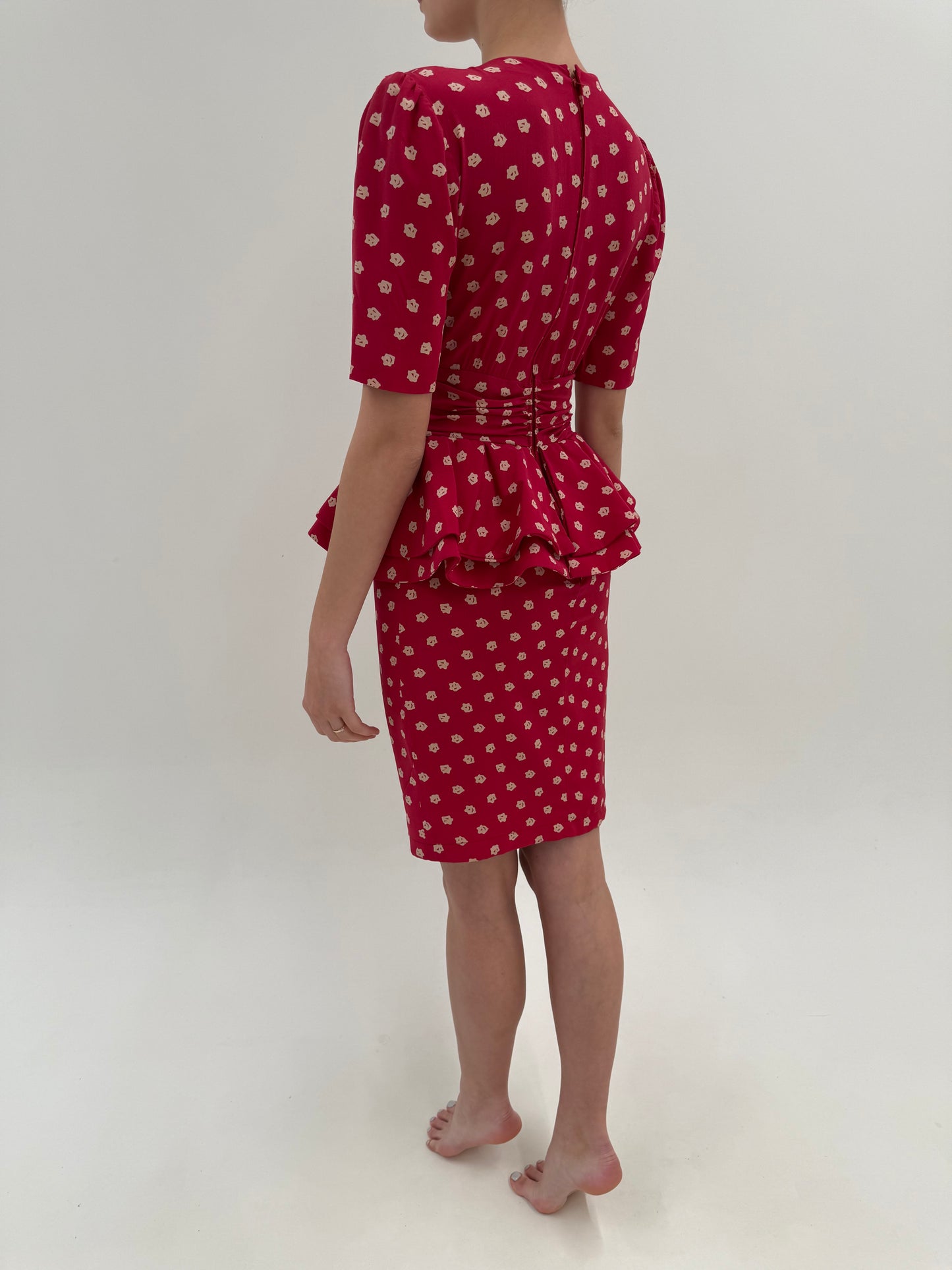Rochie vintage cu talie ultra marcată și peplum din mătase naturală
