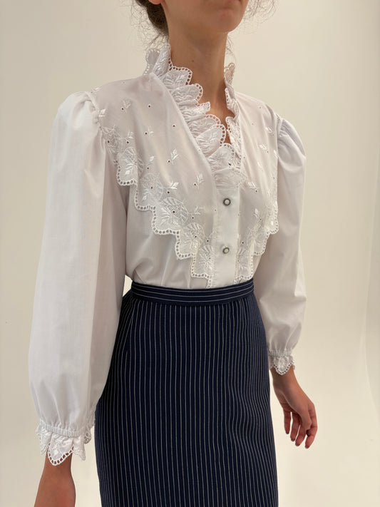 Cămașa vintage din bumbac cu aplicații din dantelă și broderia anglaise