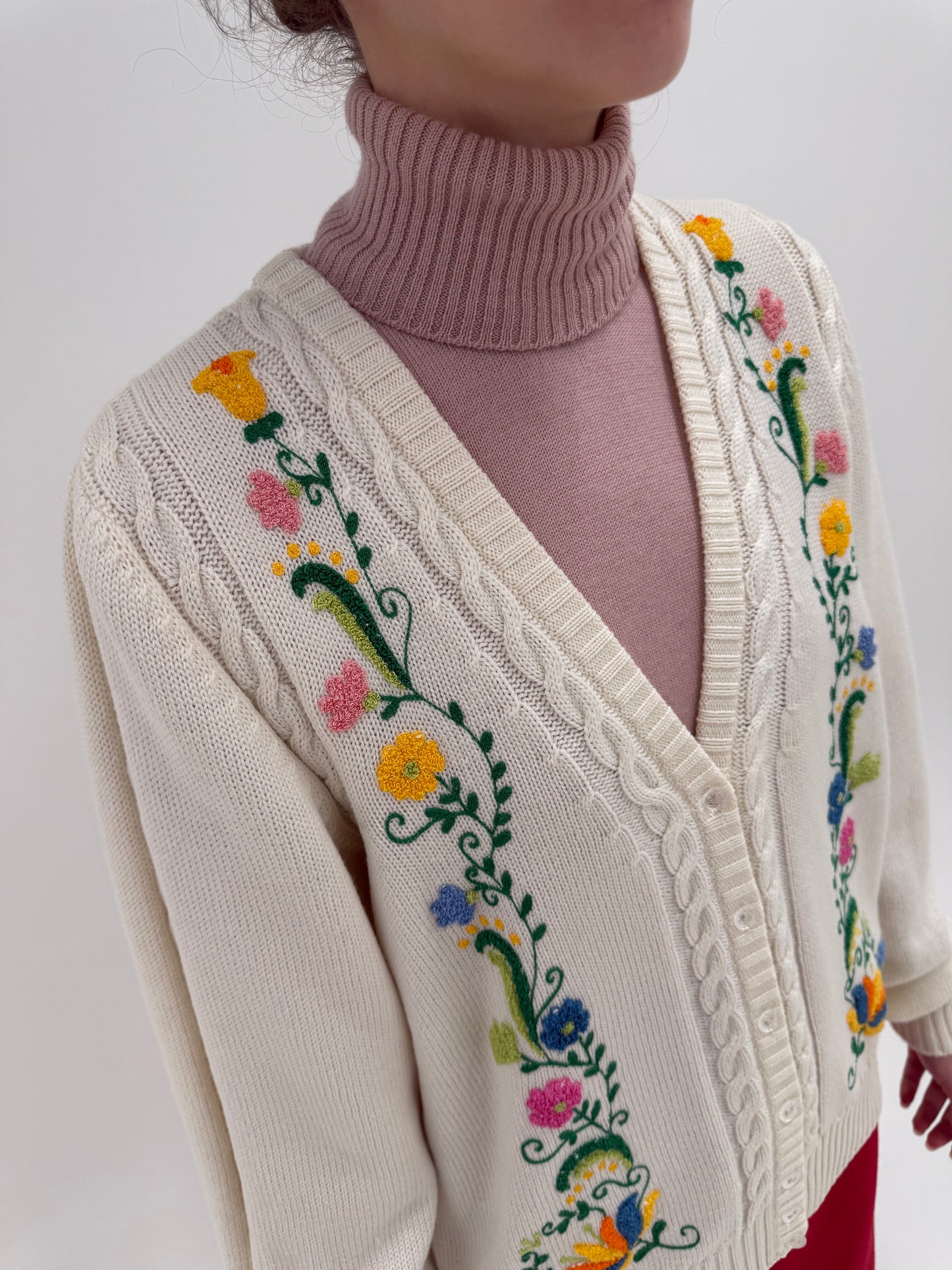 Cardigan luxury italian cu broderie manuală superbă din lana multiply
