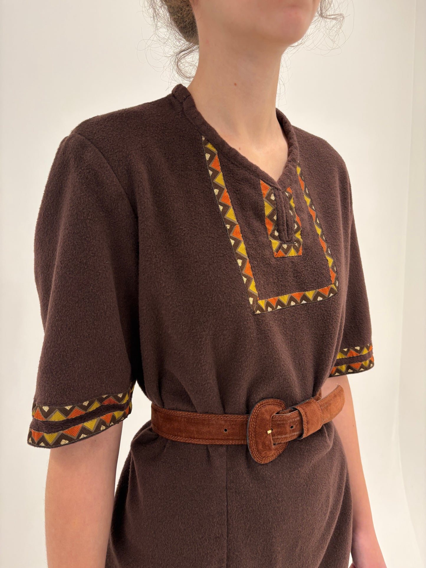 Rochie Old vintage anii 60 din lana extrafina pufoasă cu broderie și influențe boeme