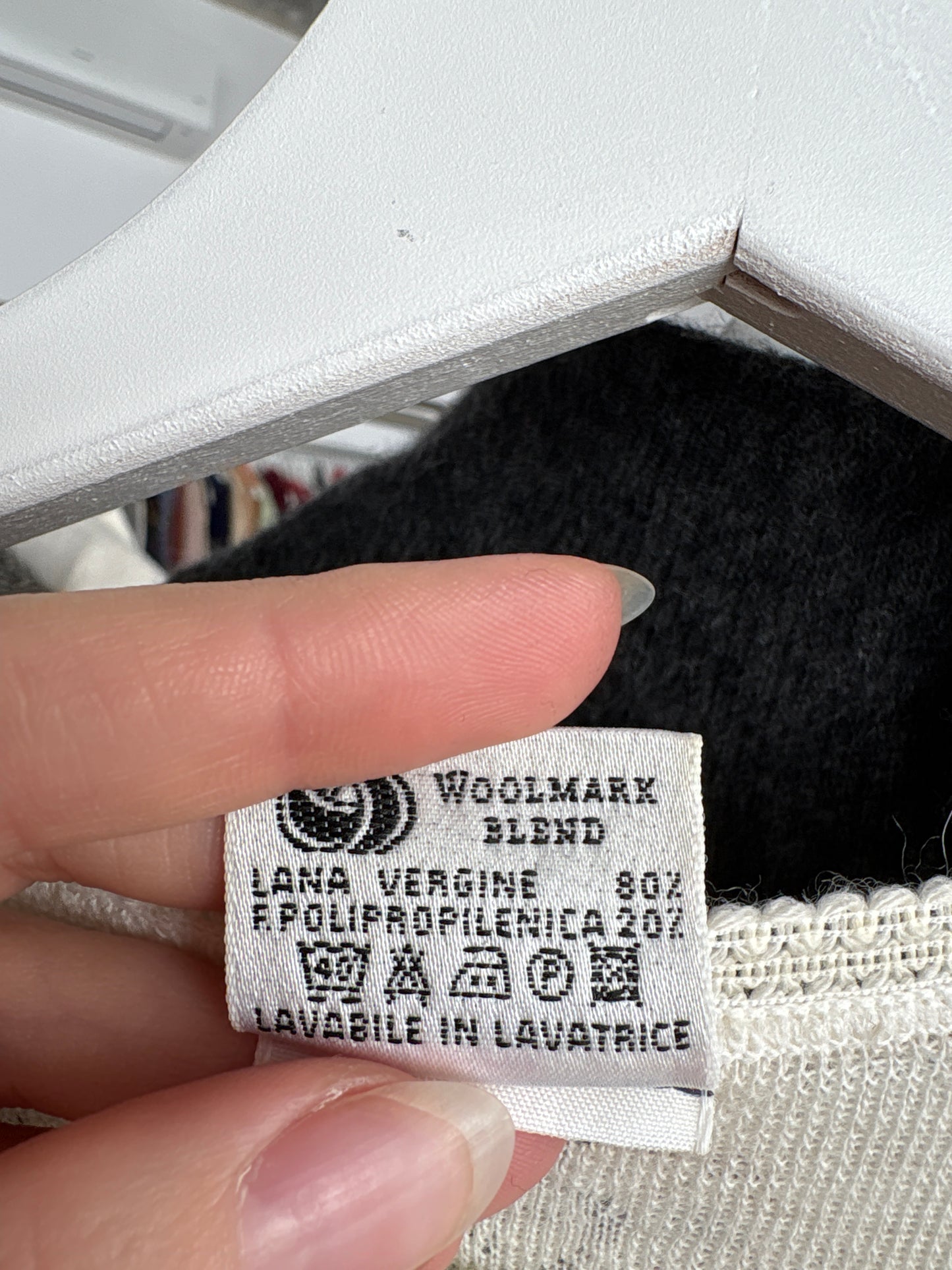 Top cambrat italian din lana extrafina irestringibila