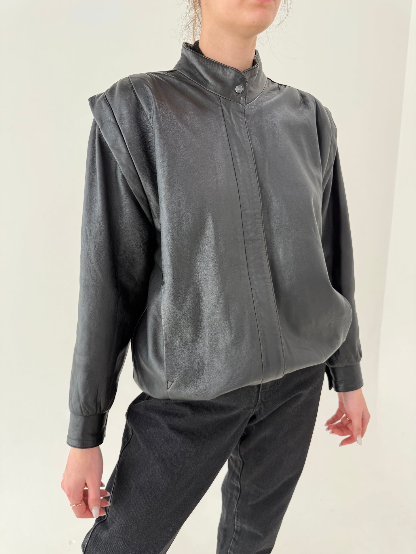 Geacă vintage din piele naturală extrem de moale în croi revenit în trend