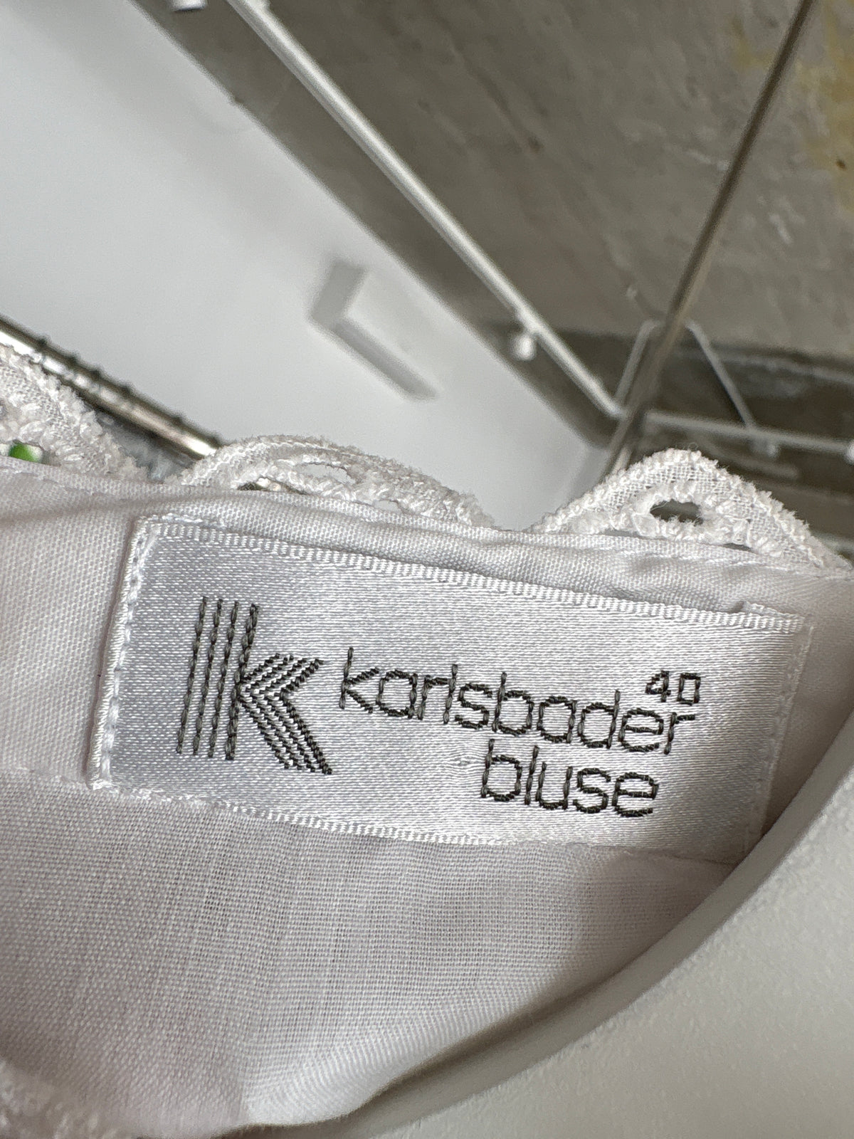Cămașa vintage cu broderie anglaise și mâneci bufante din panzica de bumbac