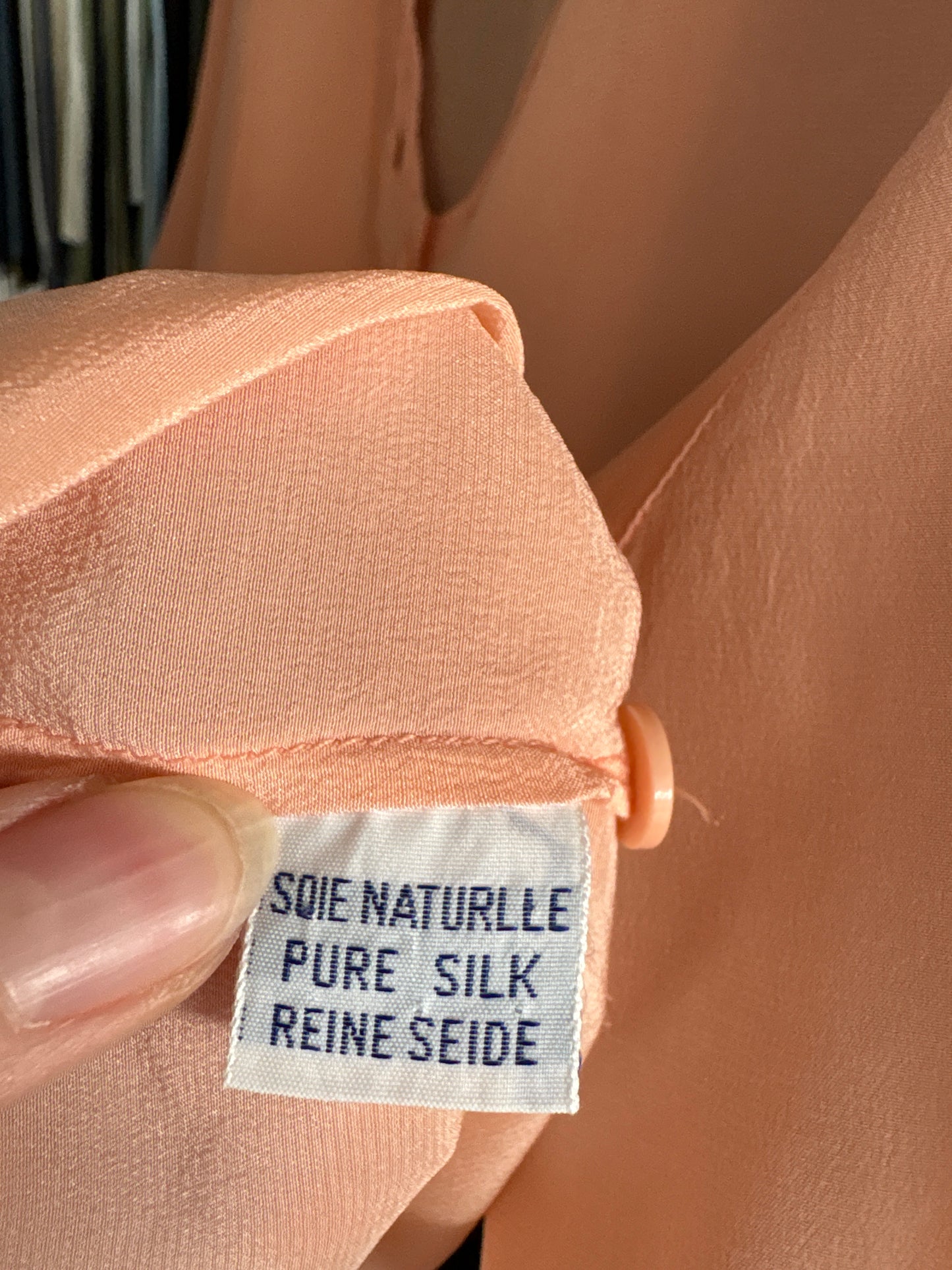 Cămașa din mătase naturală salmon orange cu lucrătură manuală