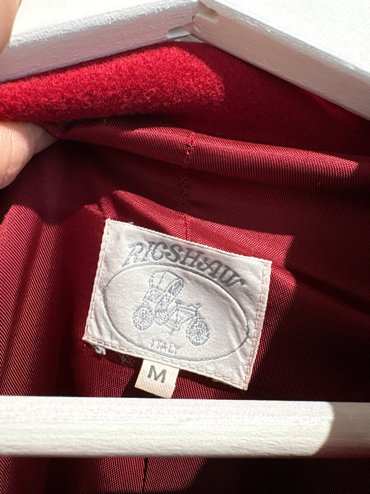 Palton italian dark red în croi minimalist atemporal din lana extrem de fină