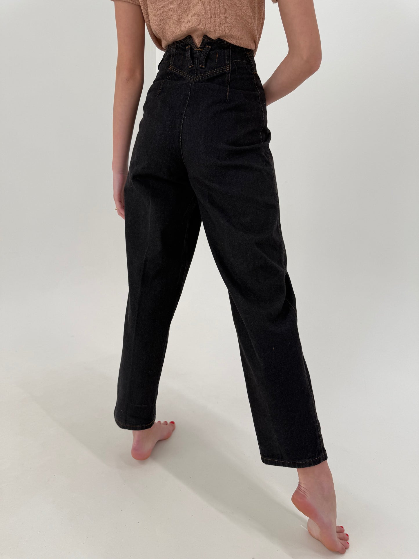 Jeans vintage în croi ultra ultra chic super revenit în trend barrel cu pense