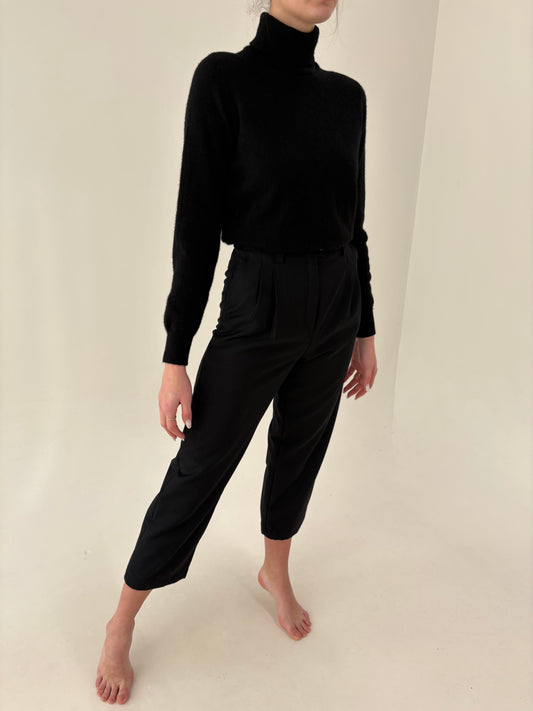 Pantaloni negri petite cu talie ultra înaltă și pense din stofita de primăvară