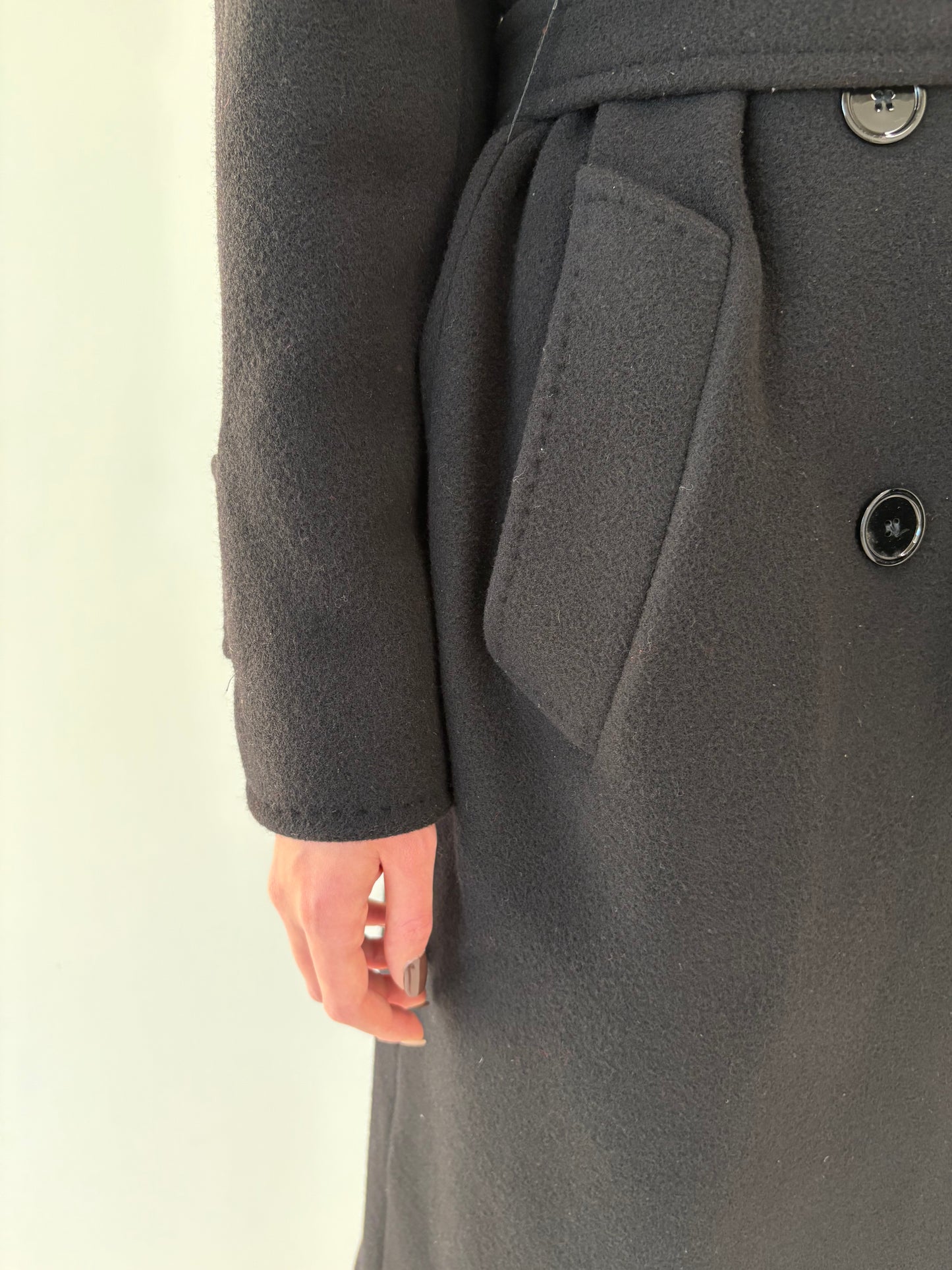 Palton negru din stofă plină de lana extrafina cu cordon