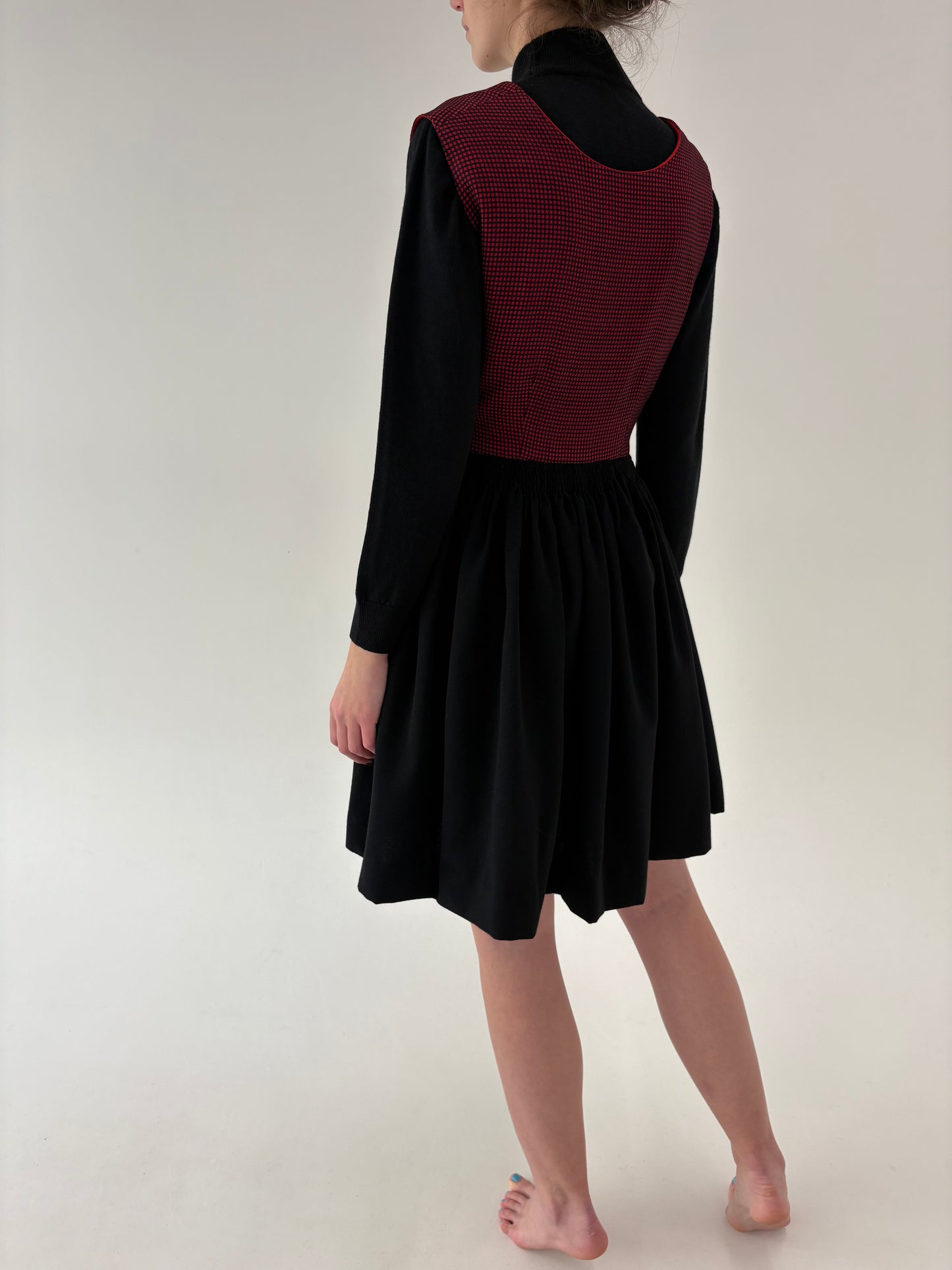 Rochie vintage din 2 tipuri de lana cu corsaj și fusta extrem de amplă