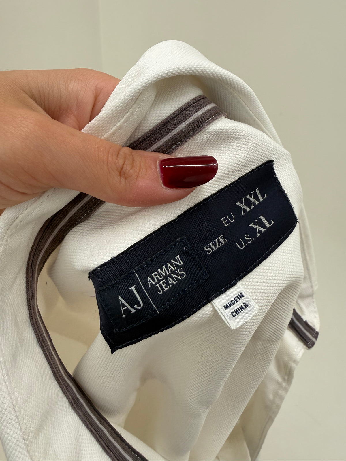 Cămașa Armani cu influențe casual din bumbac în croi actual