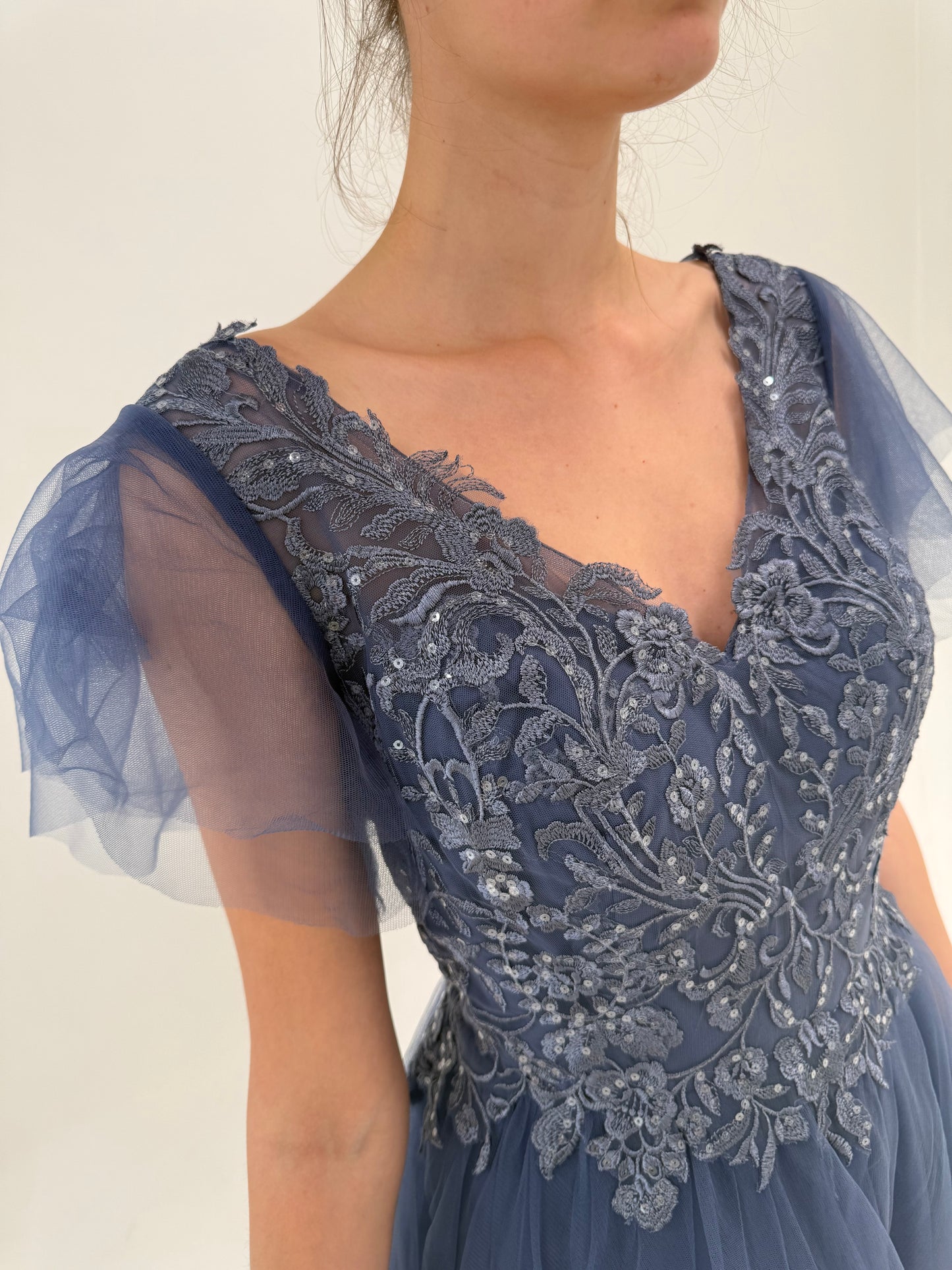 Rochie exceptionala de seara cu corsaj din tulle cu aplicații manuale și broderie