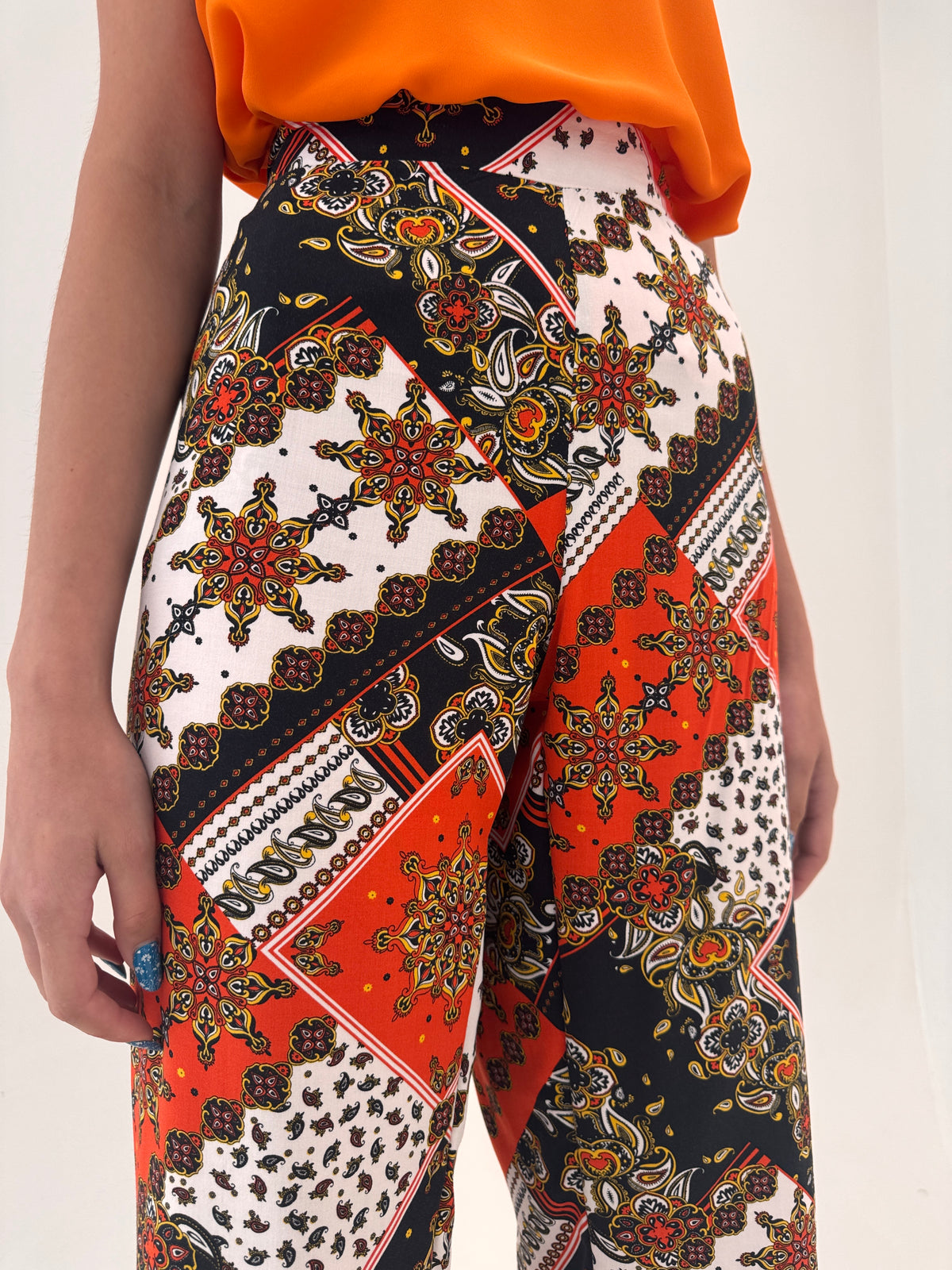 Pantaloni ultra vaporoși tall cu print baroc și talie elastică înaltă