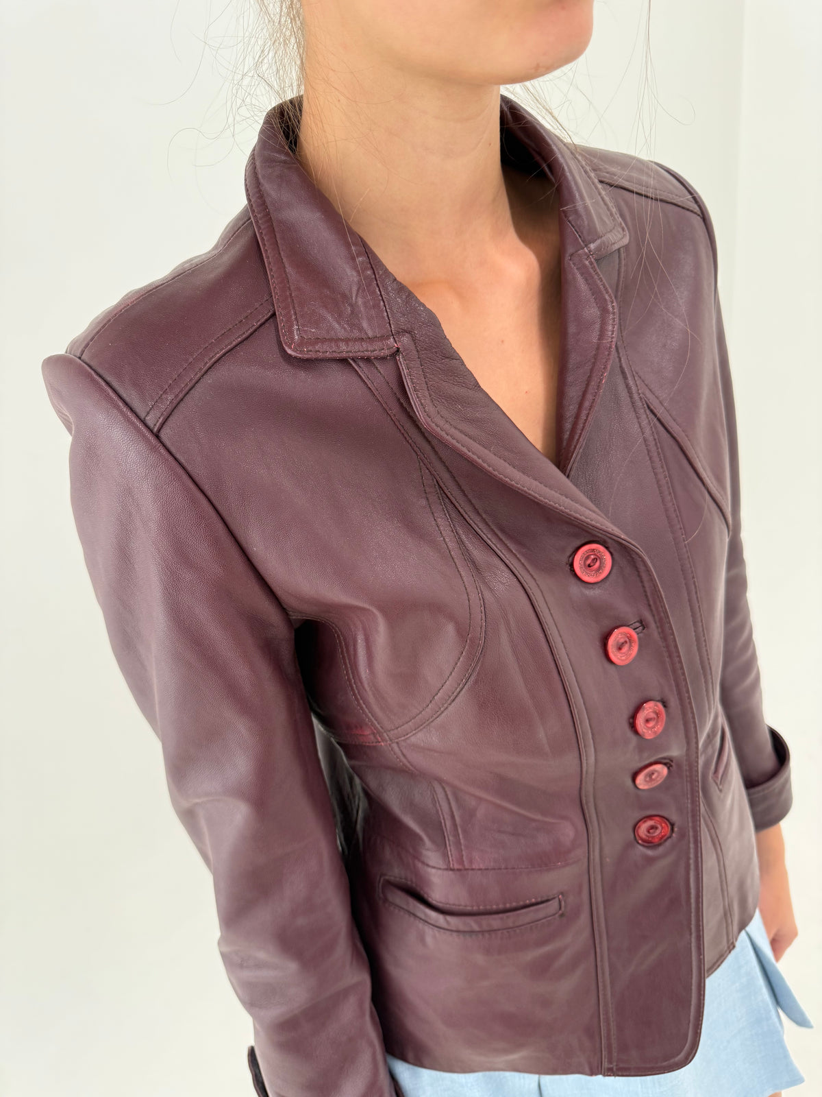 Sacou cambrat plum super în trend din piele naturală extra moale și fină