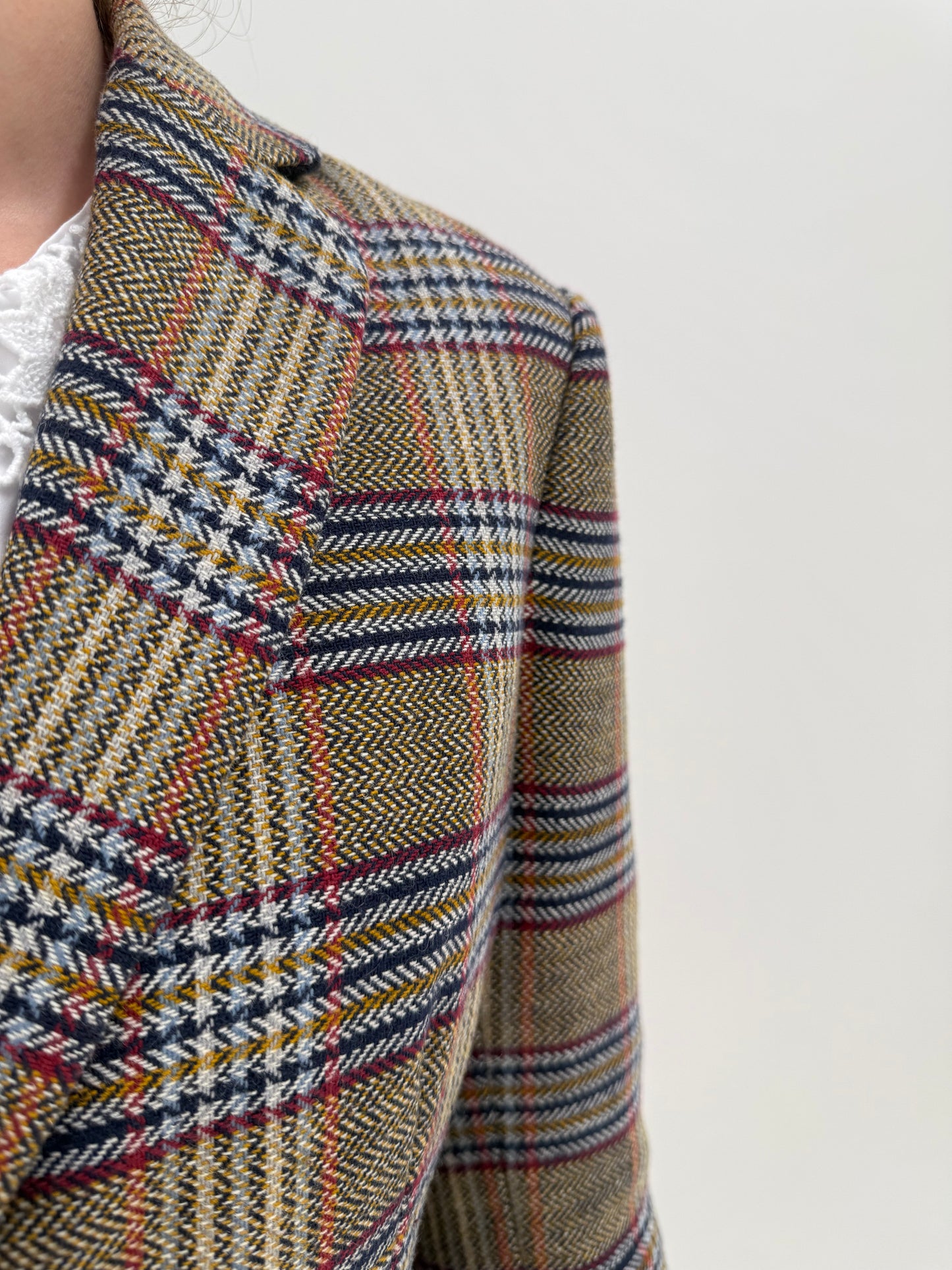 Sacou cambrat kaki din tweed cu inserții burgundy, baby blue și Navy