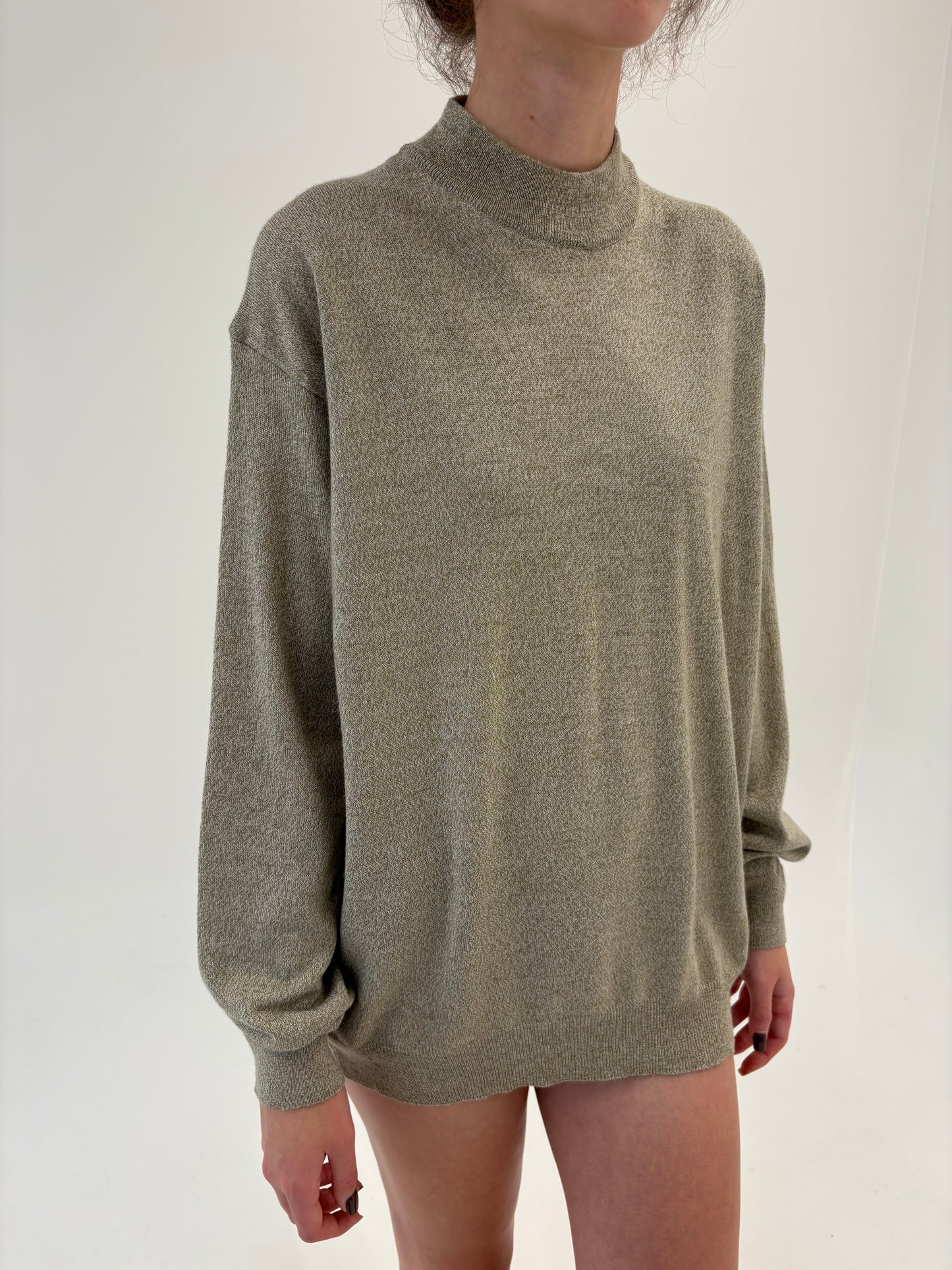 Maleta chimney sage green din lana merino extrafina în croi lejer