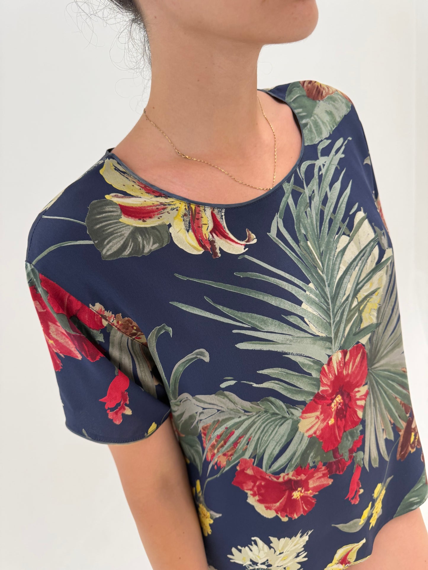 Top din mătase naturală Etro cu print organic superb în croi lejer