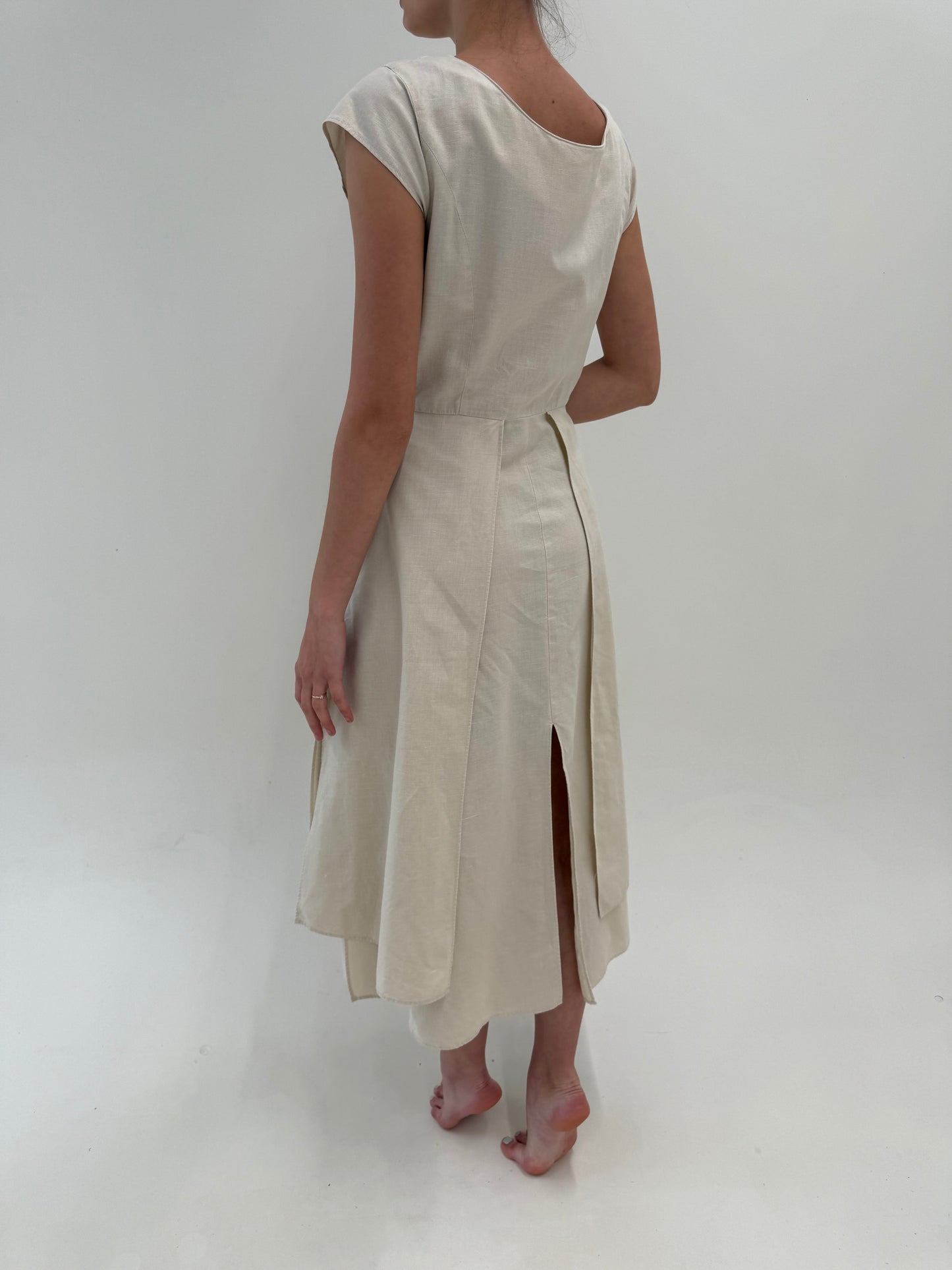 Rochie vintage excepțională din in sand nude cu talie ultra înaltă marcată