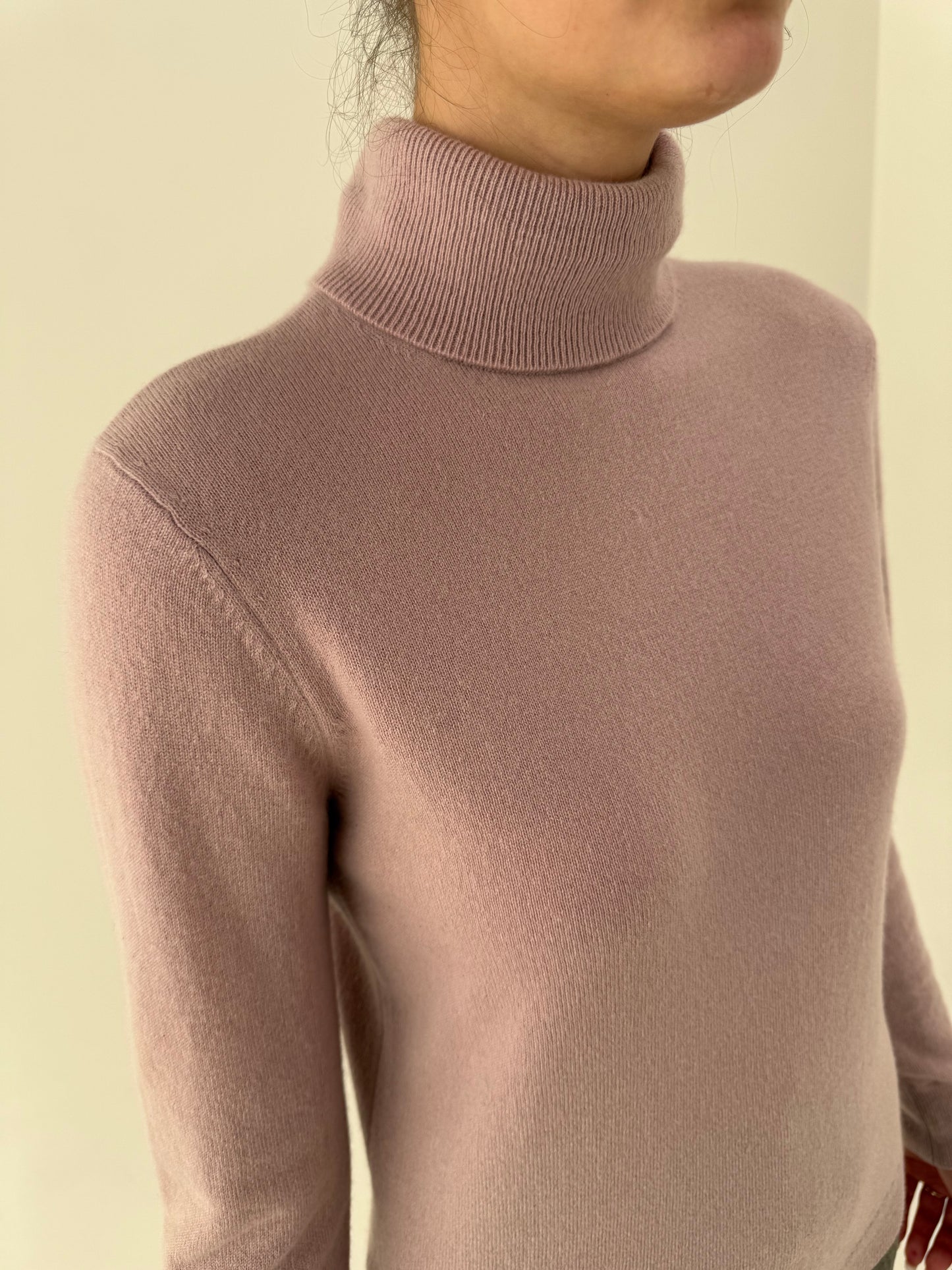 Maleta powder pink din cașmir cu manșete înalte