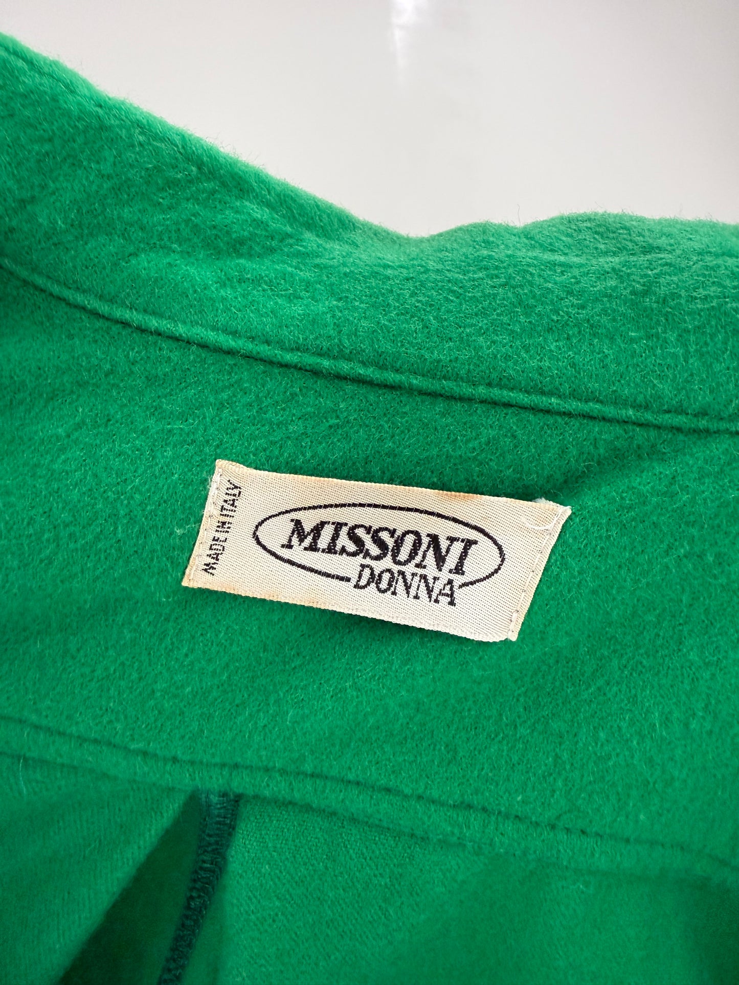 Jacheta Missoni verde tare în croi drapat revenit în trend din lanita extrafina